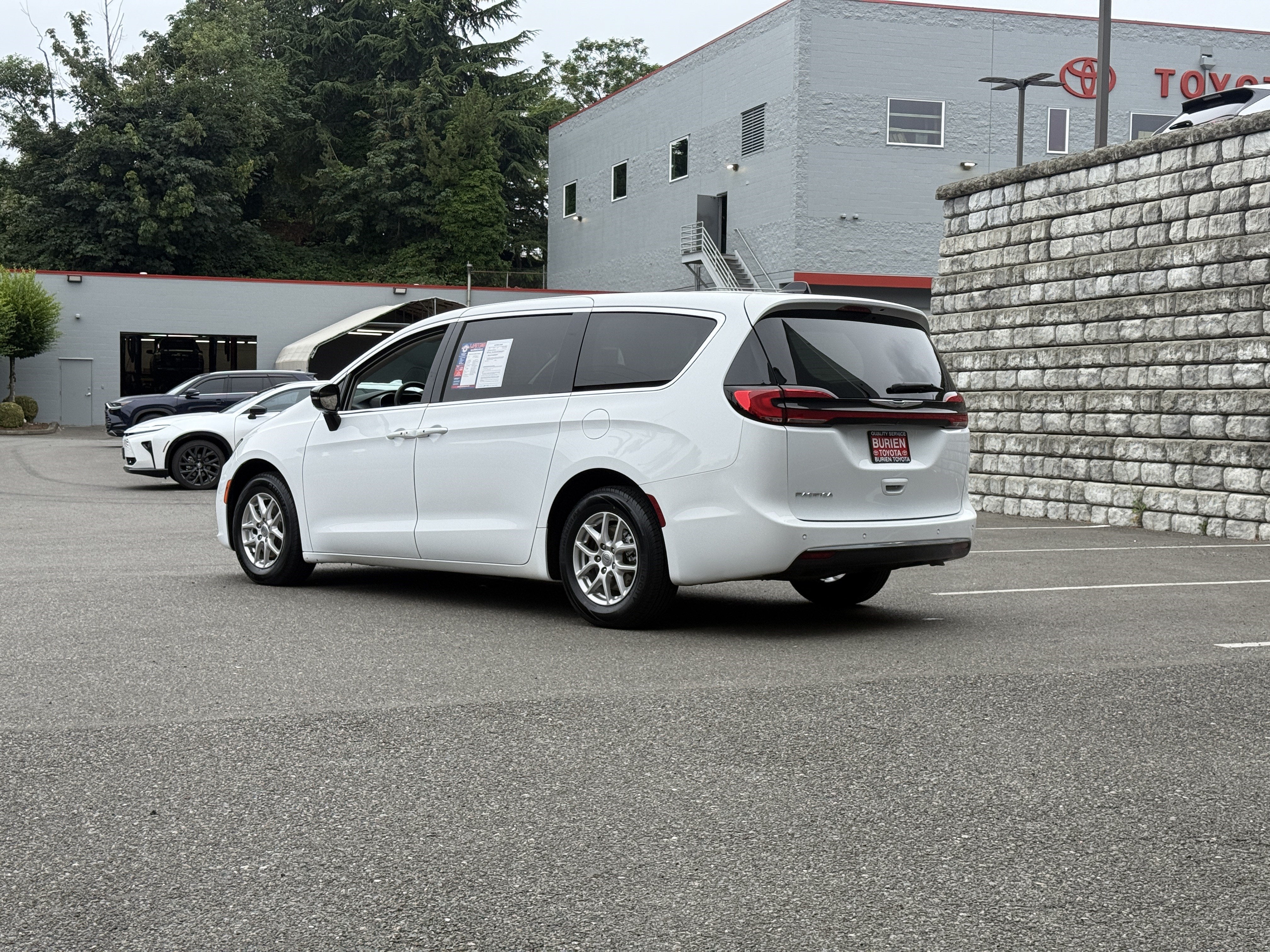 2024 Chrysler Pacifica Touring L