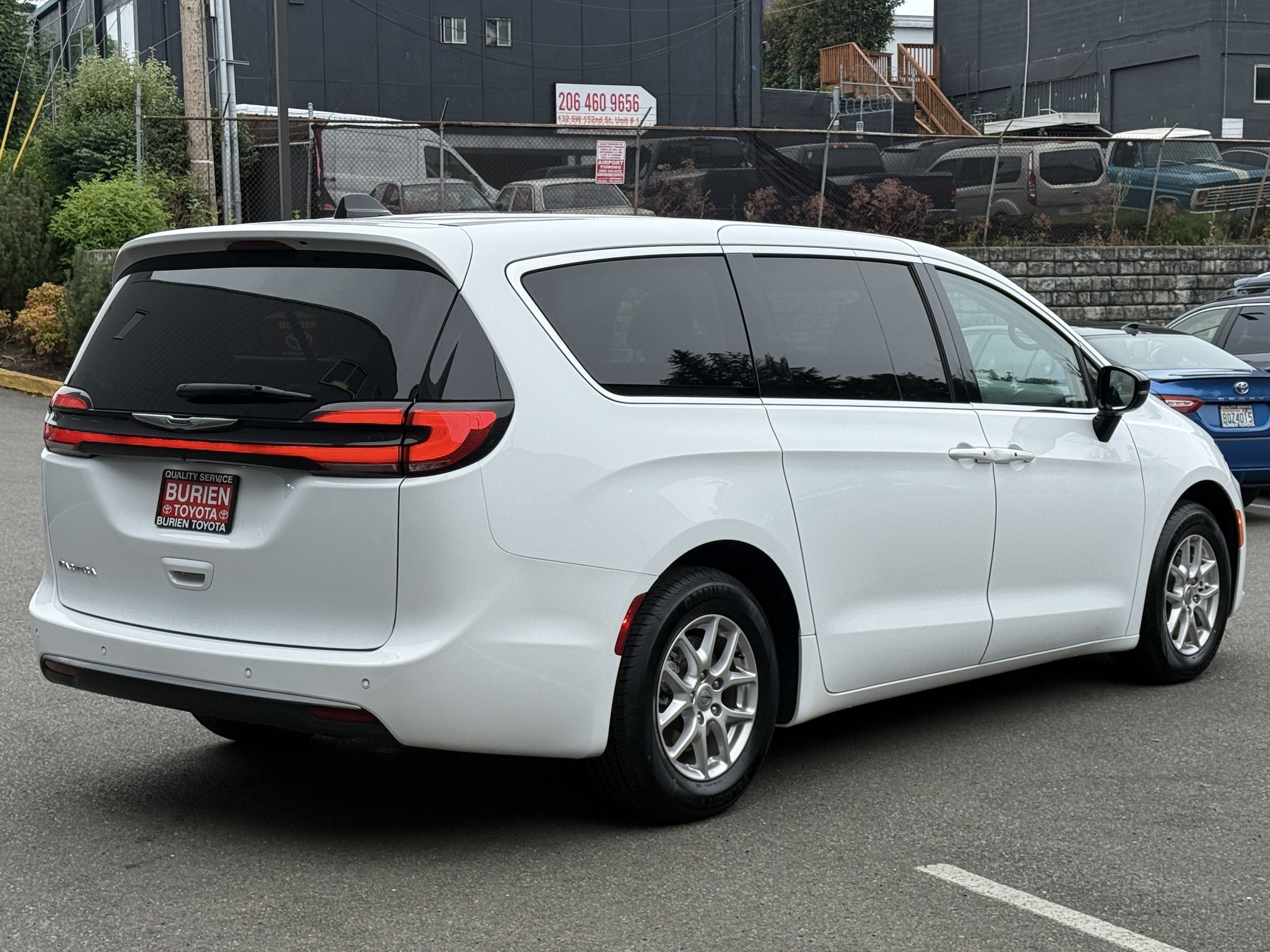2024 Chrysler Pacifica Touring L