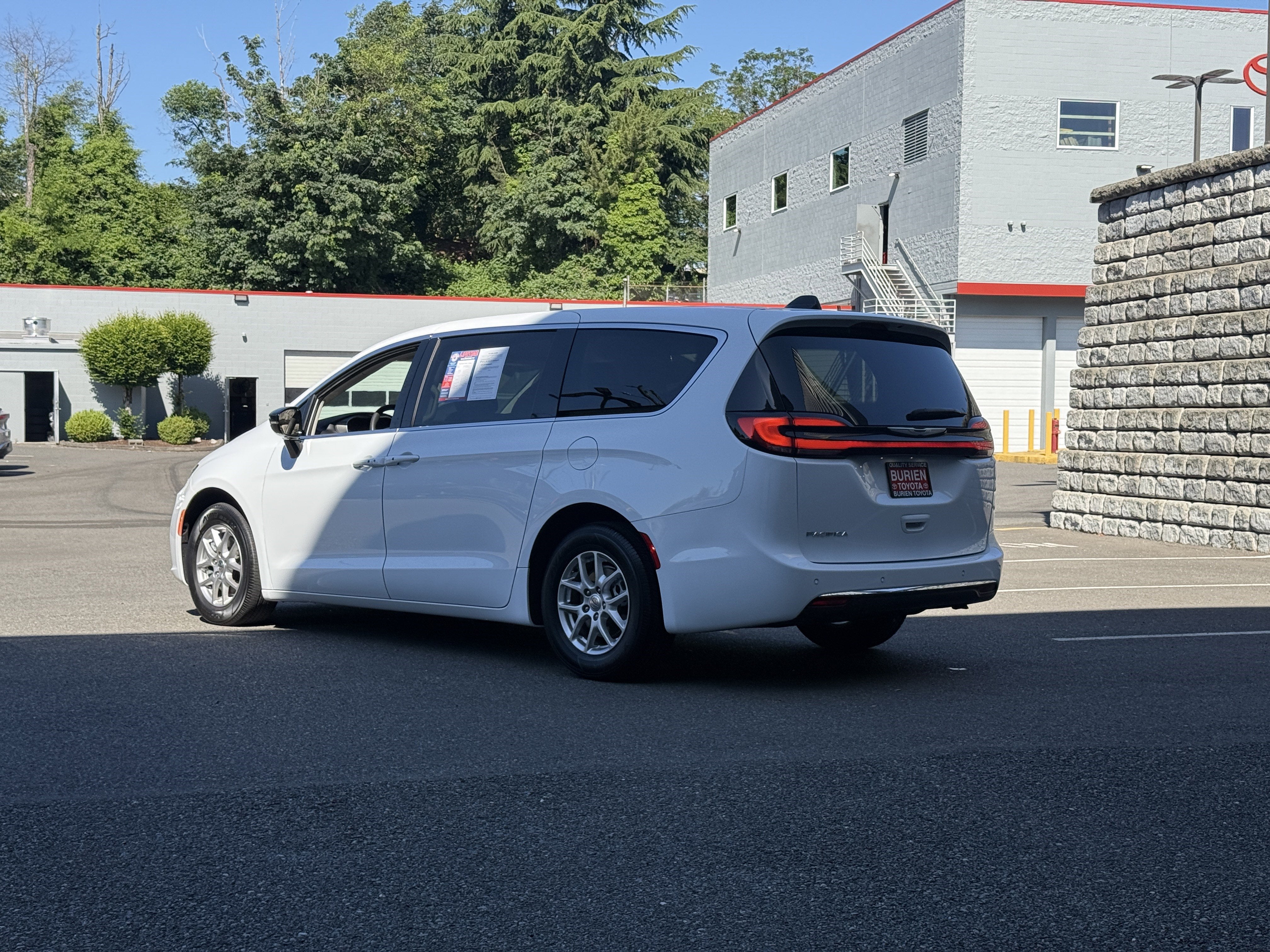 2024 Chrysler Pacifica Touring L