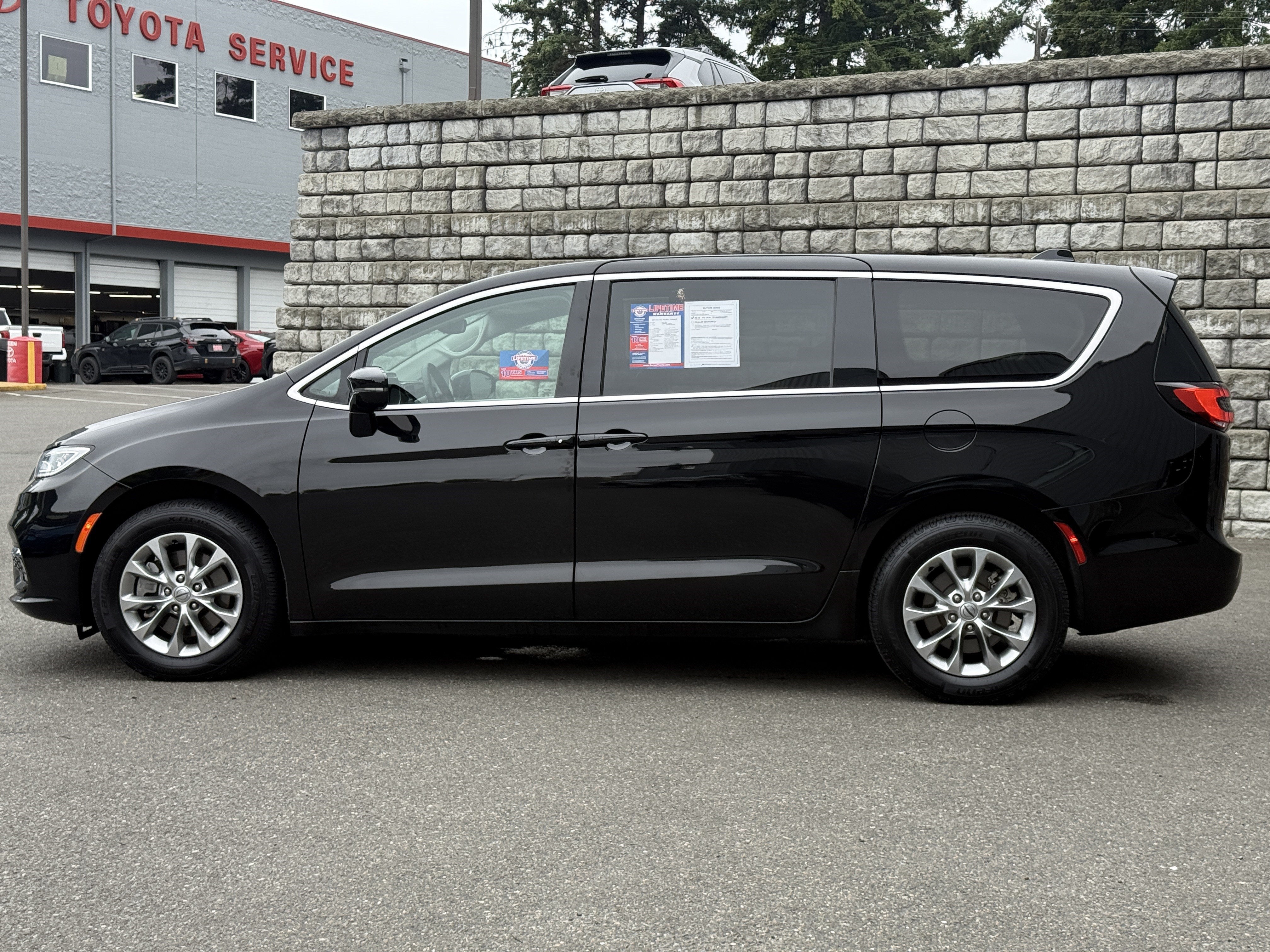 2024 Chrysler Pacifica Touring L