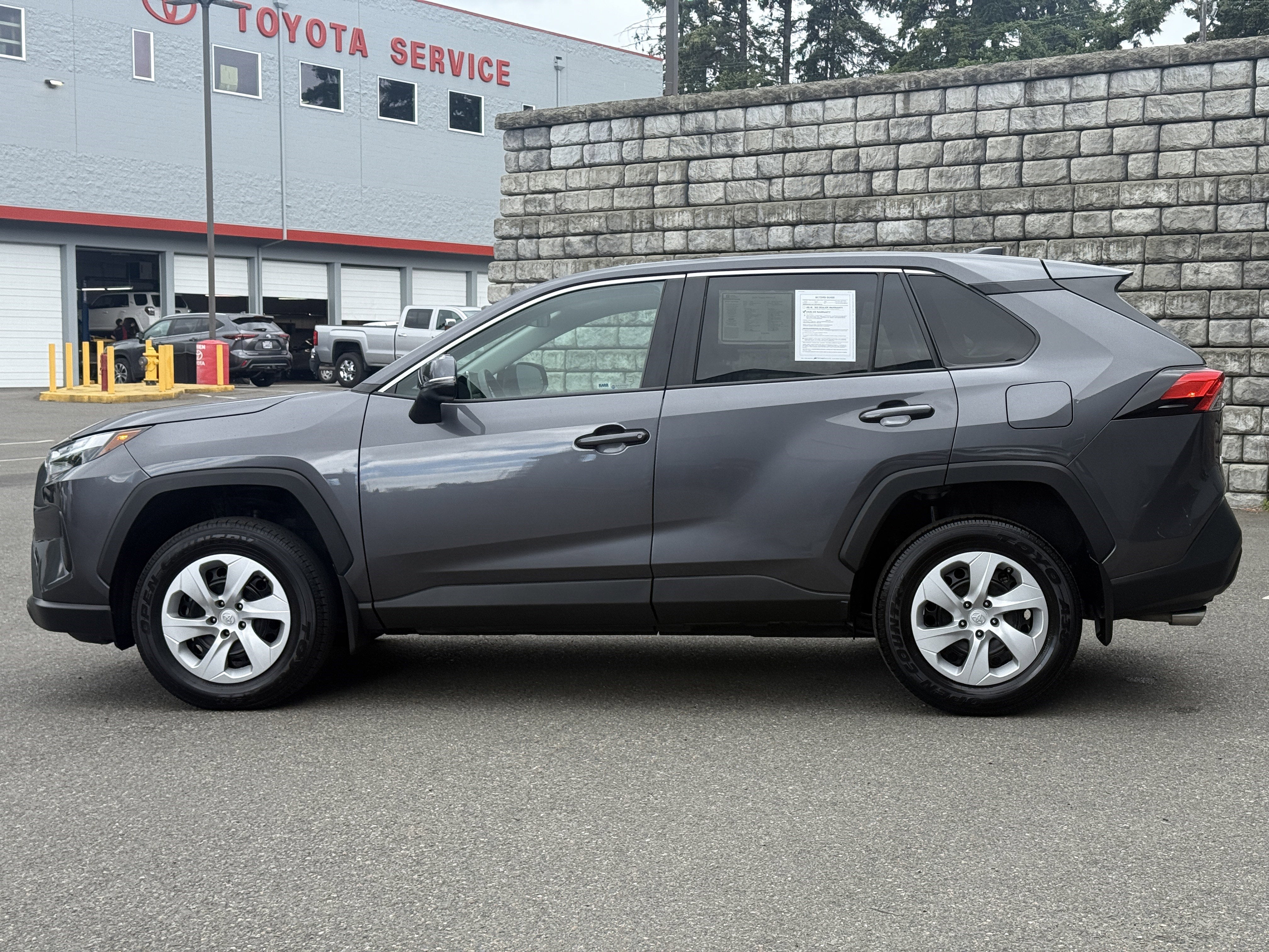 2024 Toyota RAV4 LE