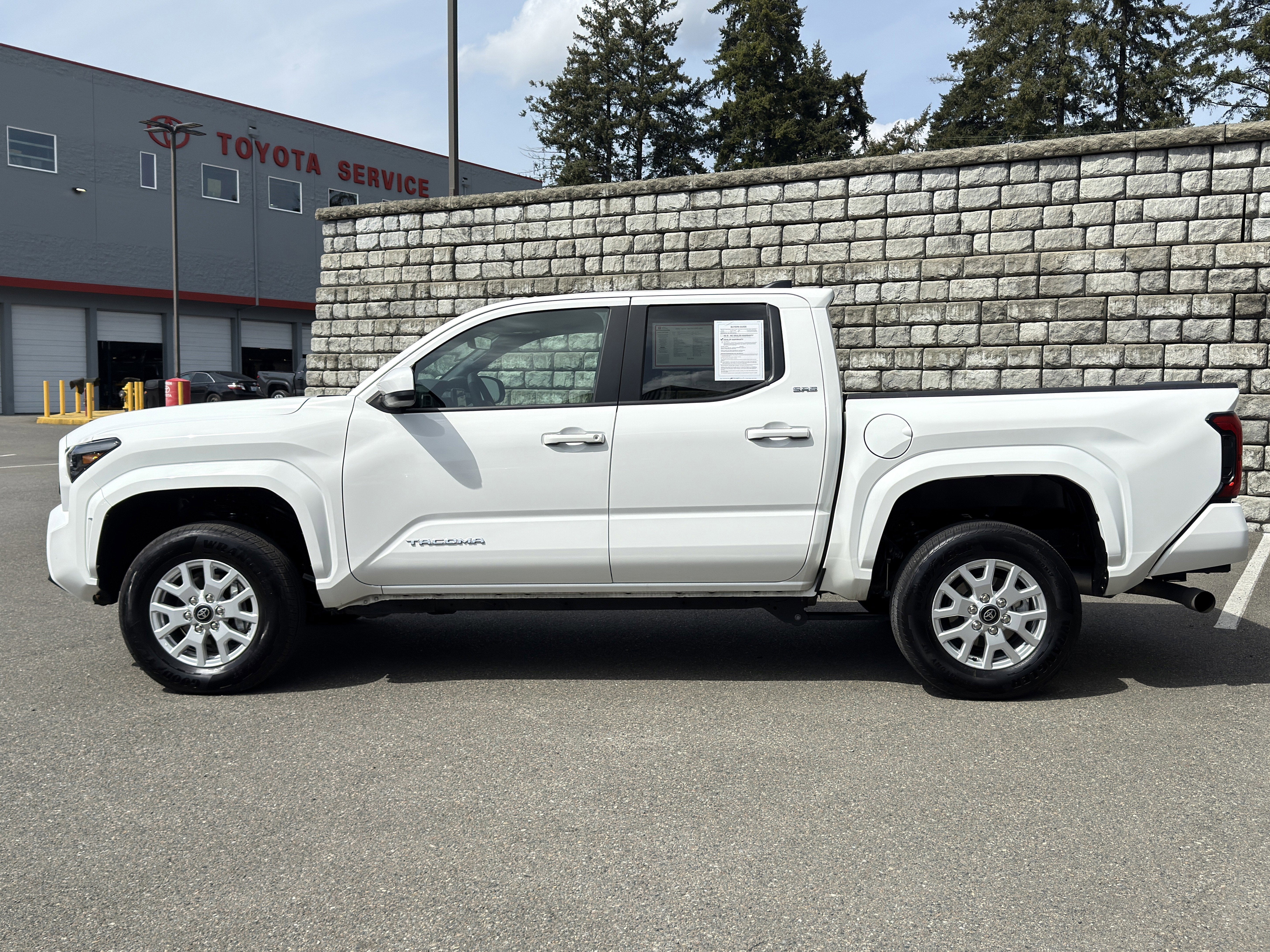 2025 Toyota Tacoma 4WD SR5