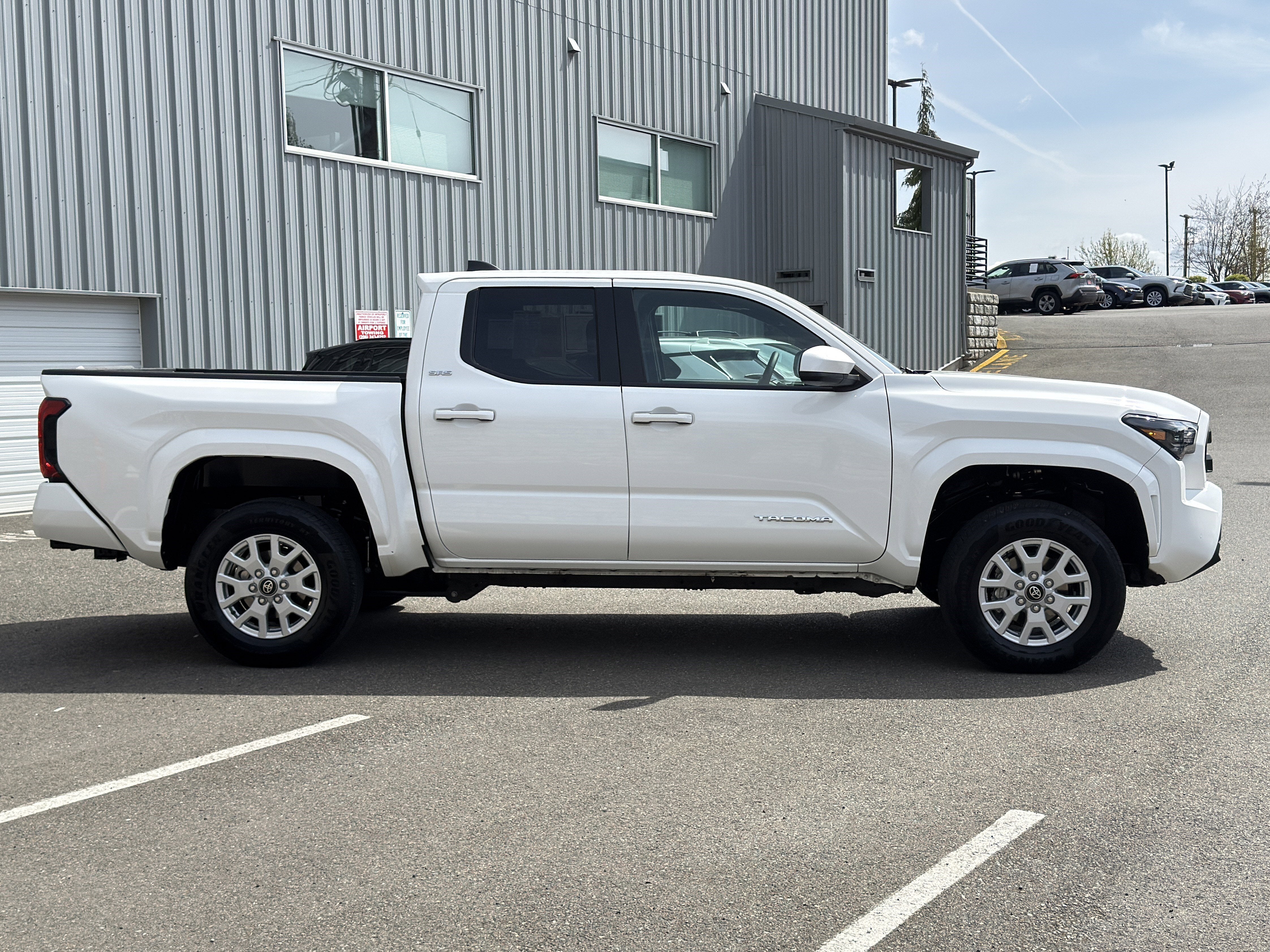 2025 Toyota Tacoma 4WD SR5