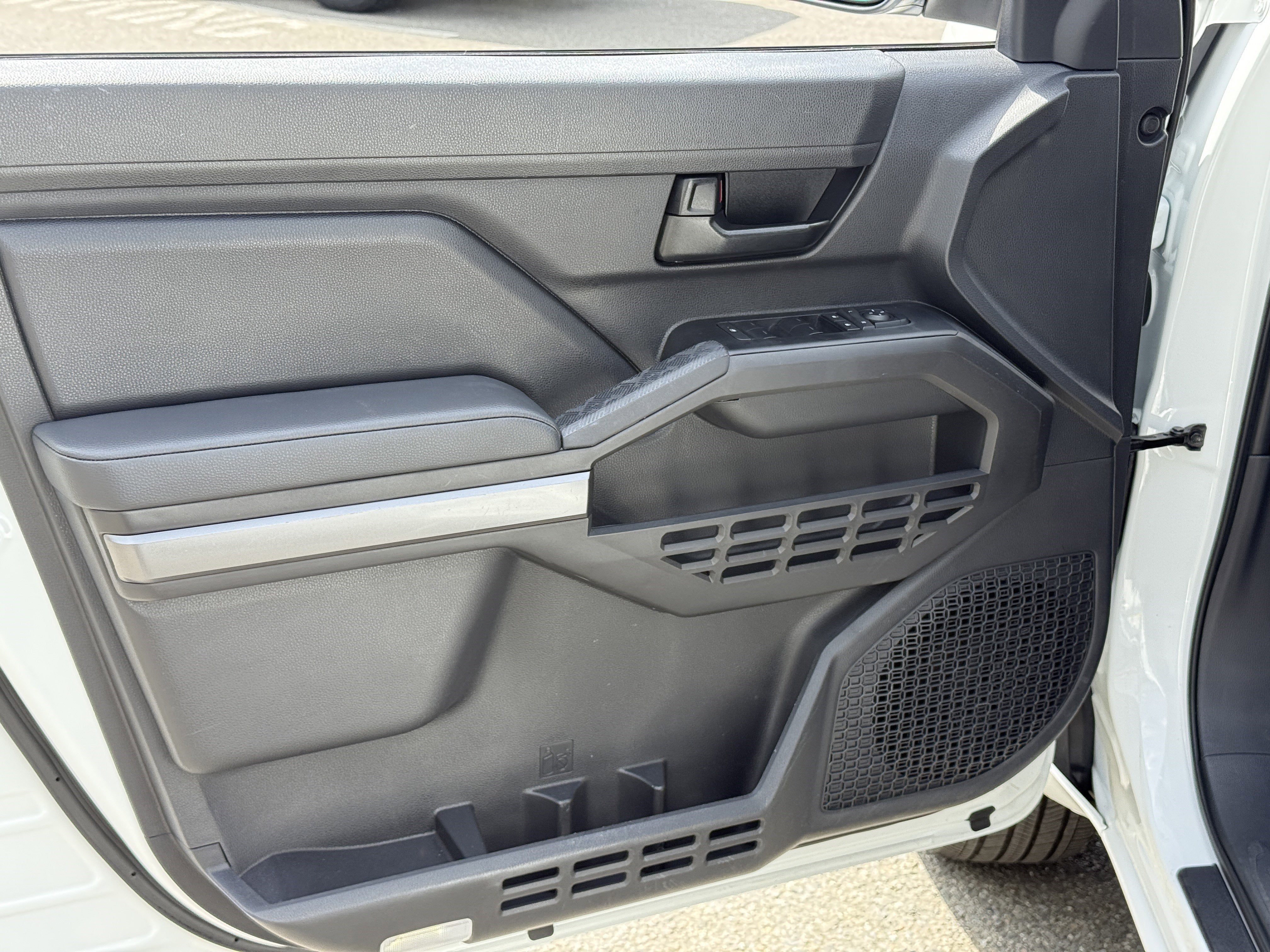 2025 Toyota Tacoma 4WD SR5