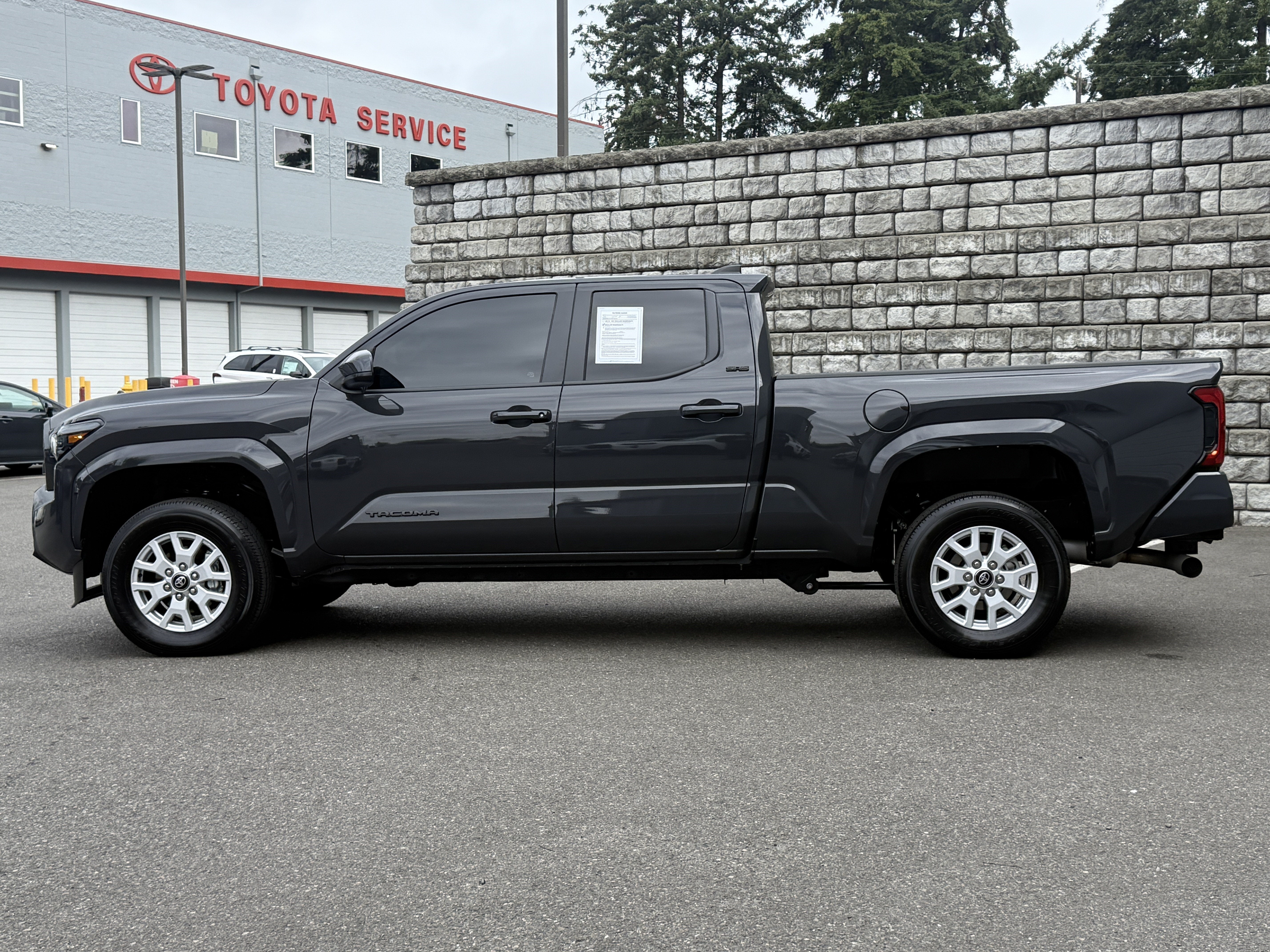 2025 Toyota Tacoma 4WD SR5
