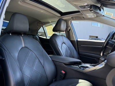 2019 Toyota Camry Hybrid XLE