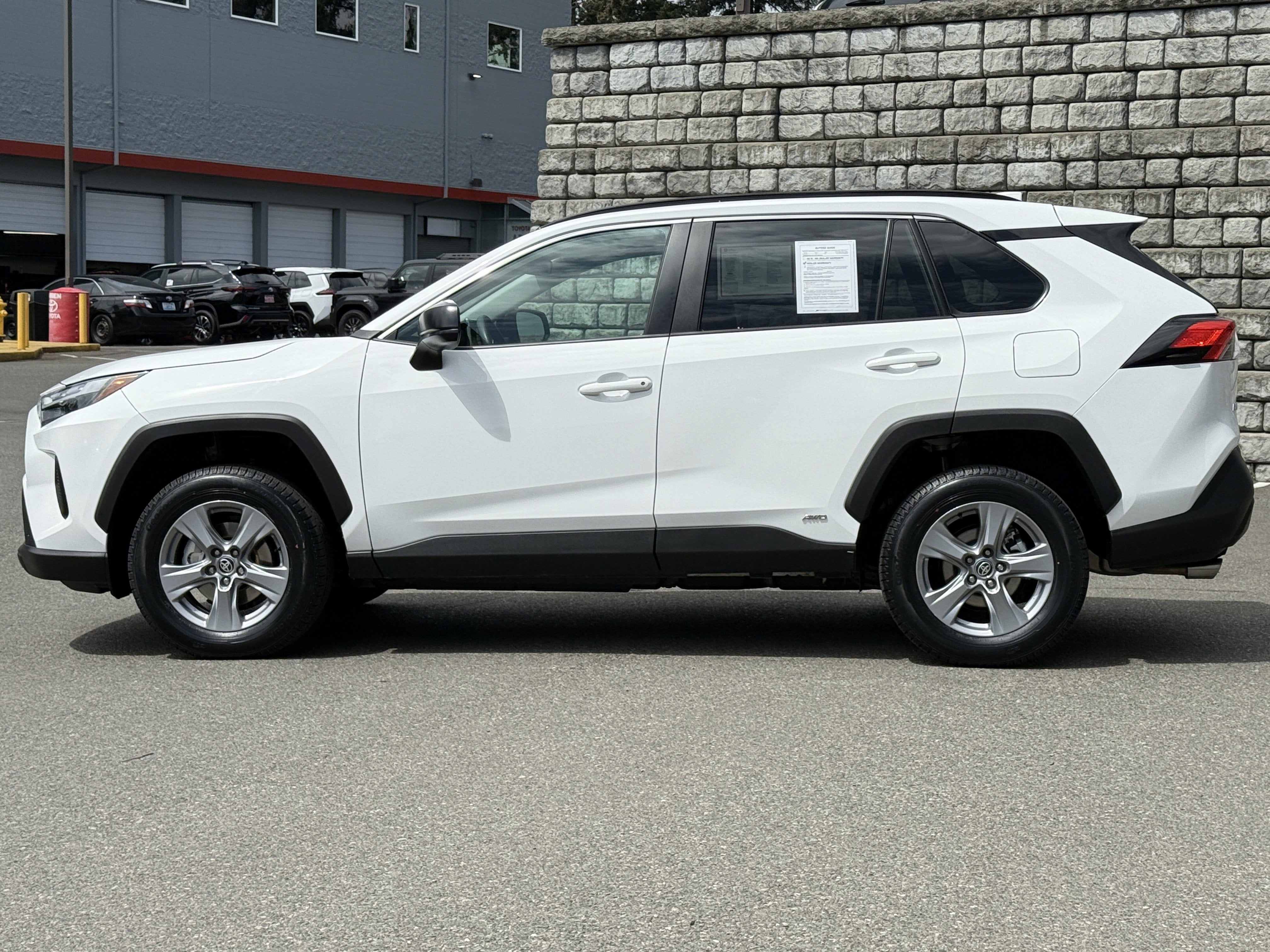 2025 Toyota RAV4 Hybrid LE