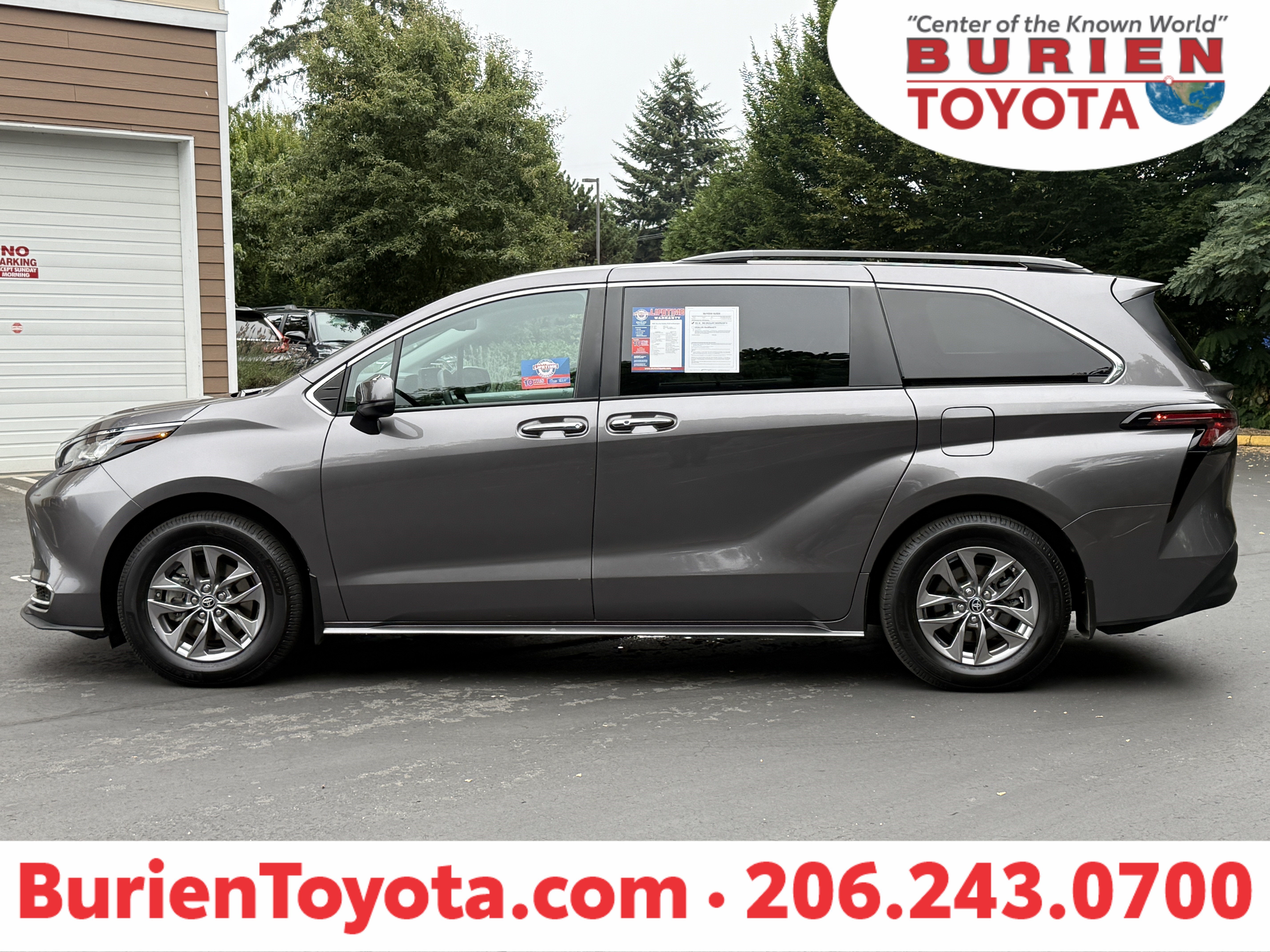 2023 Toyota Sienna XLE 8-Passenger