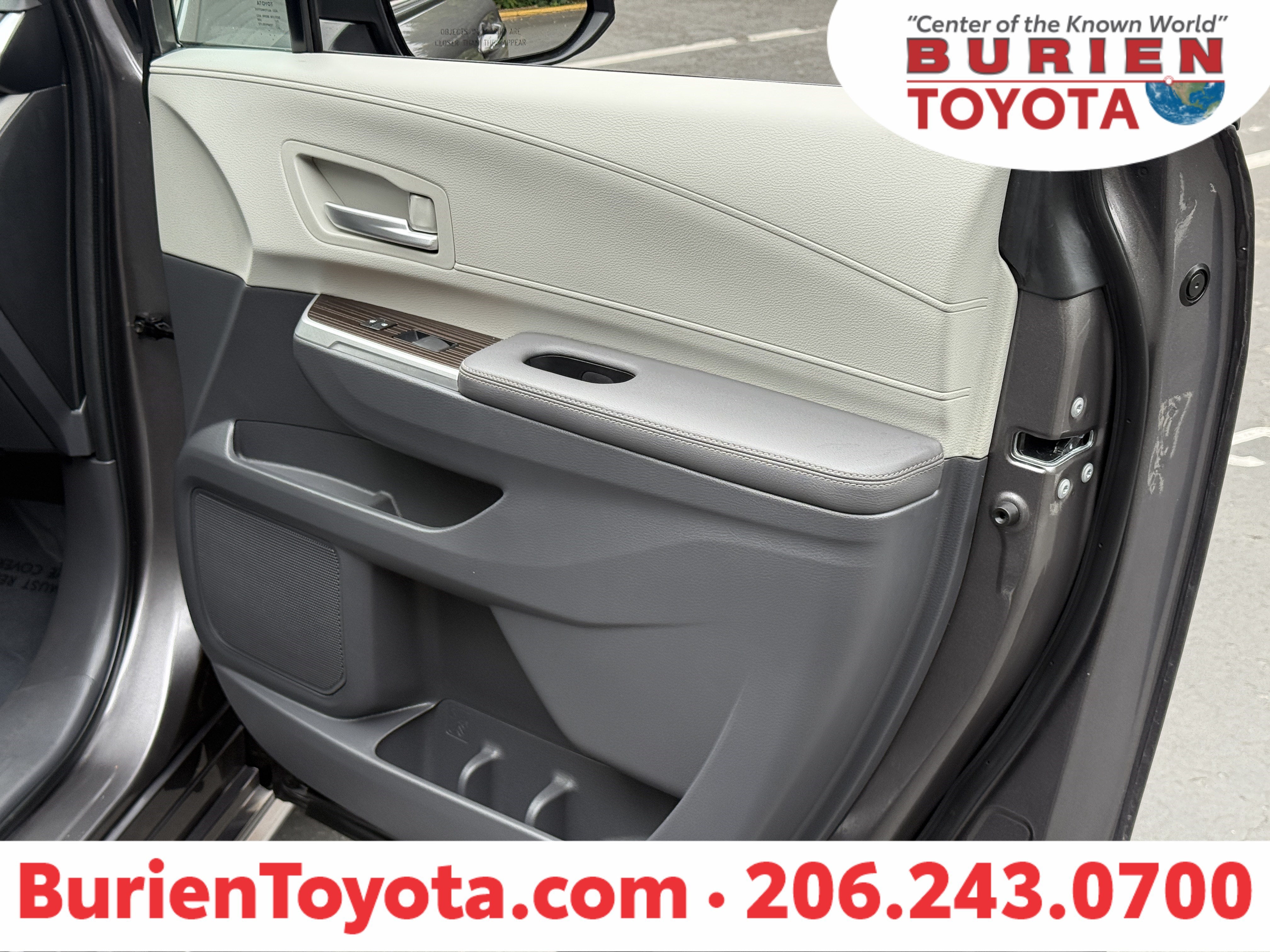 2023 Toyota Sienna XLE 8-Passenger