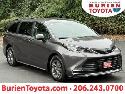 2023 Toyota Sienna XLE 8-Passenger
