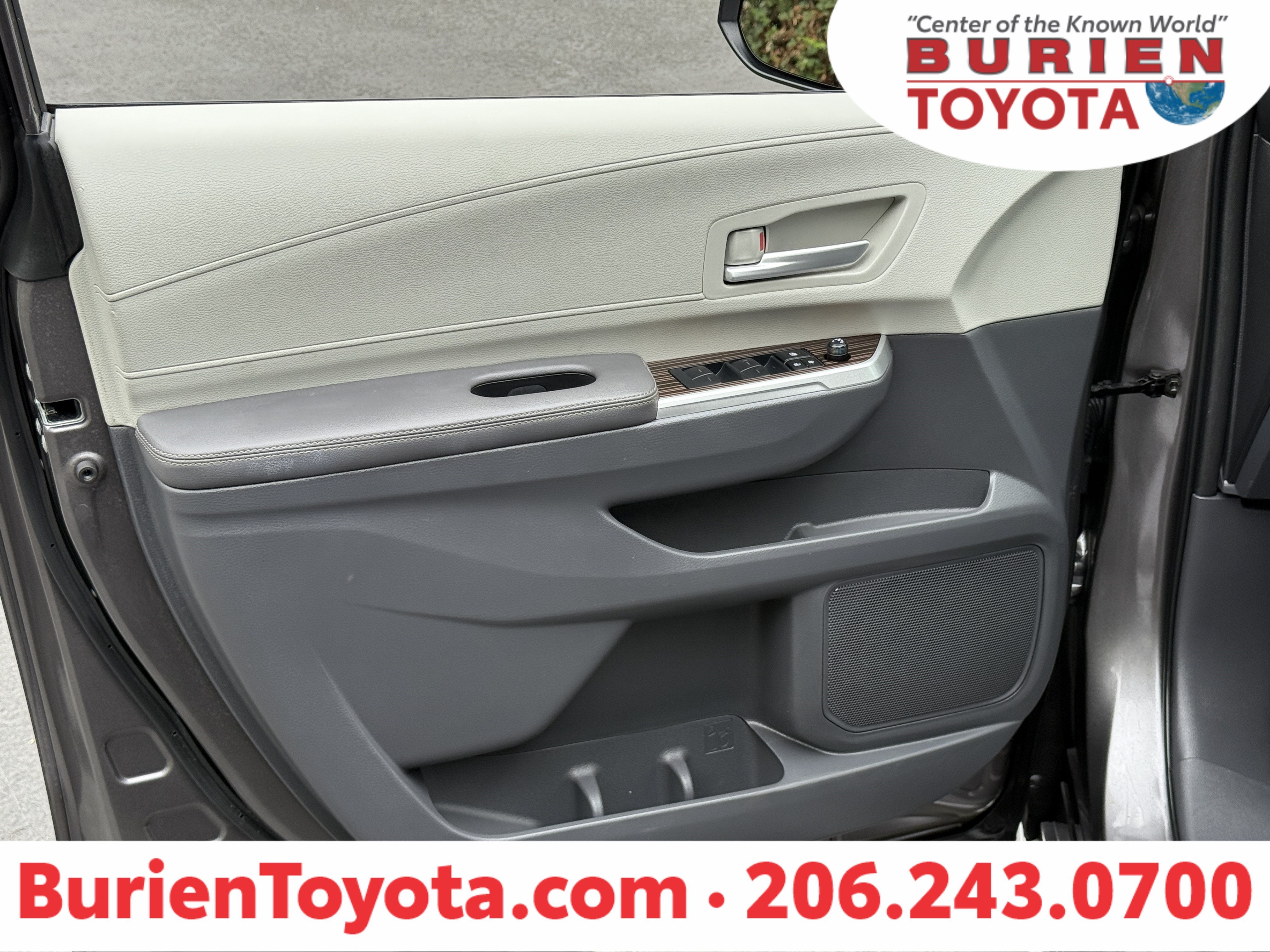 2023 Toyota Sienna XLE 8-Passenger