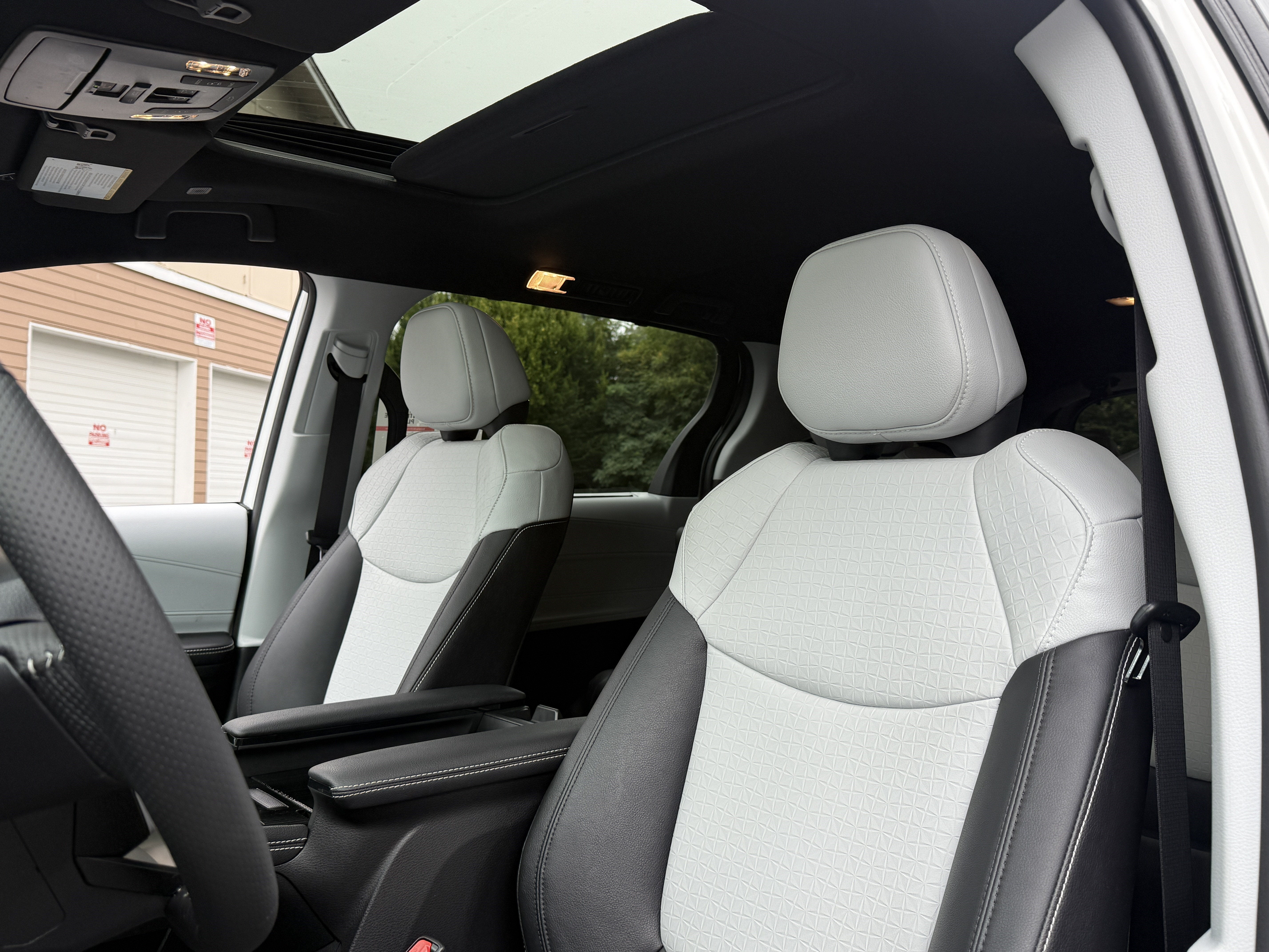 2025 Toyota Sienna XLE 8-Passenger
