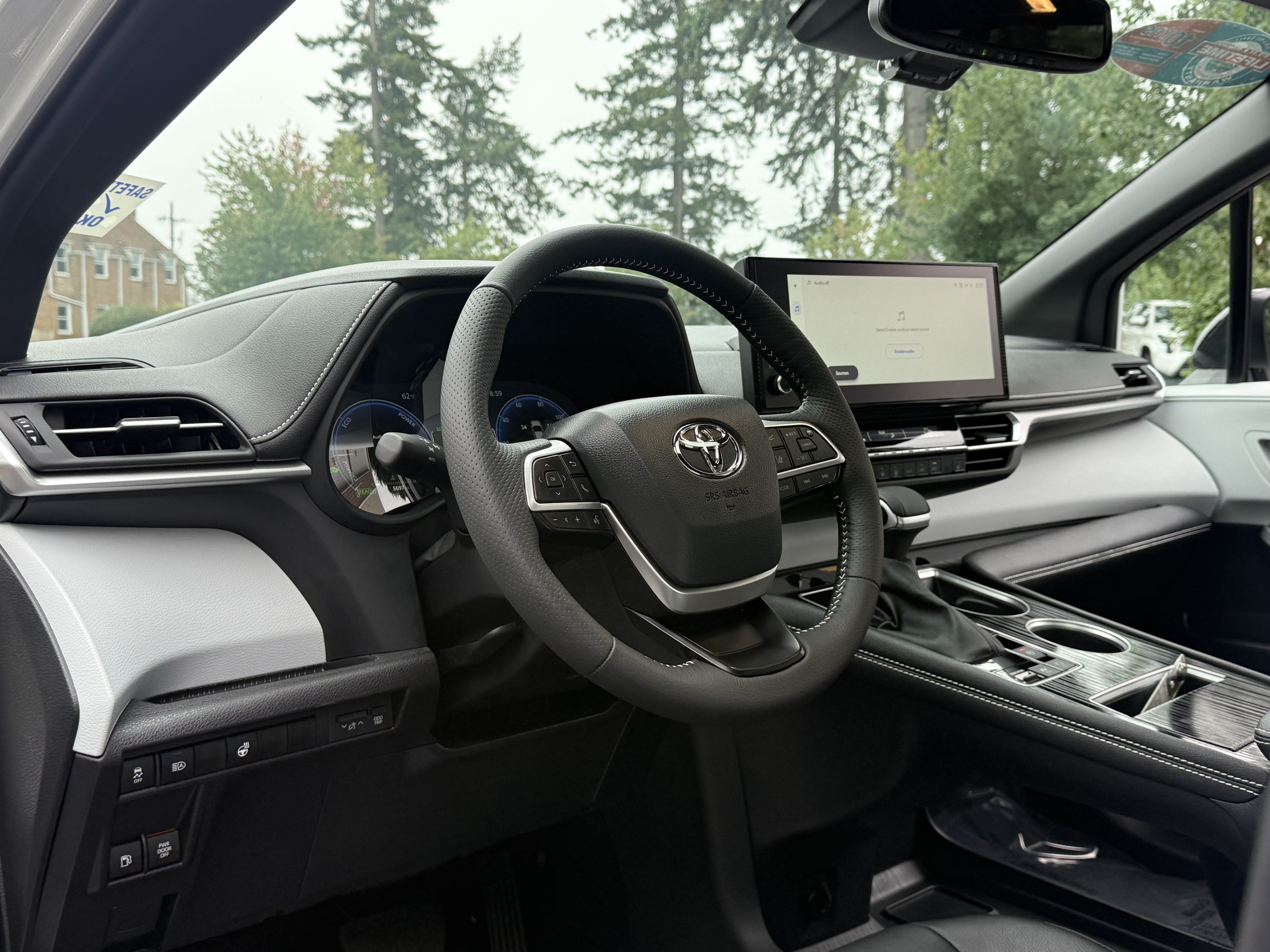 2025 Toyota Sienna XLE 8-Passenger