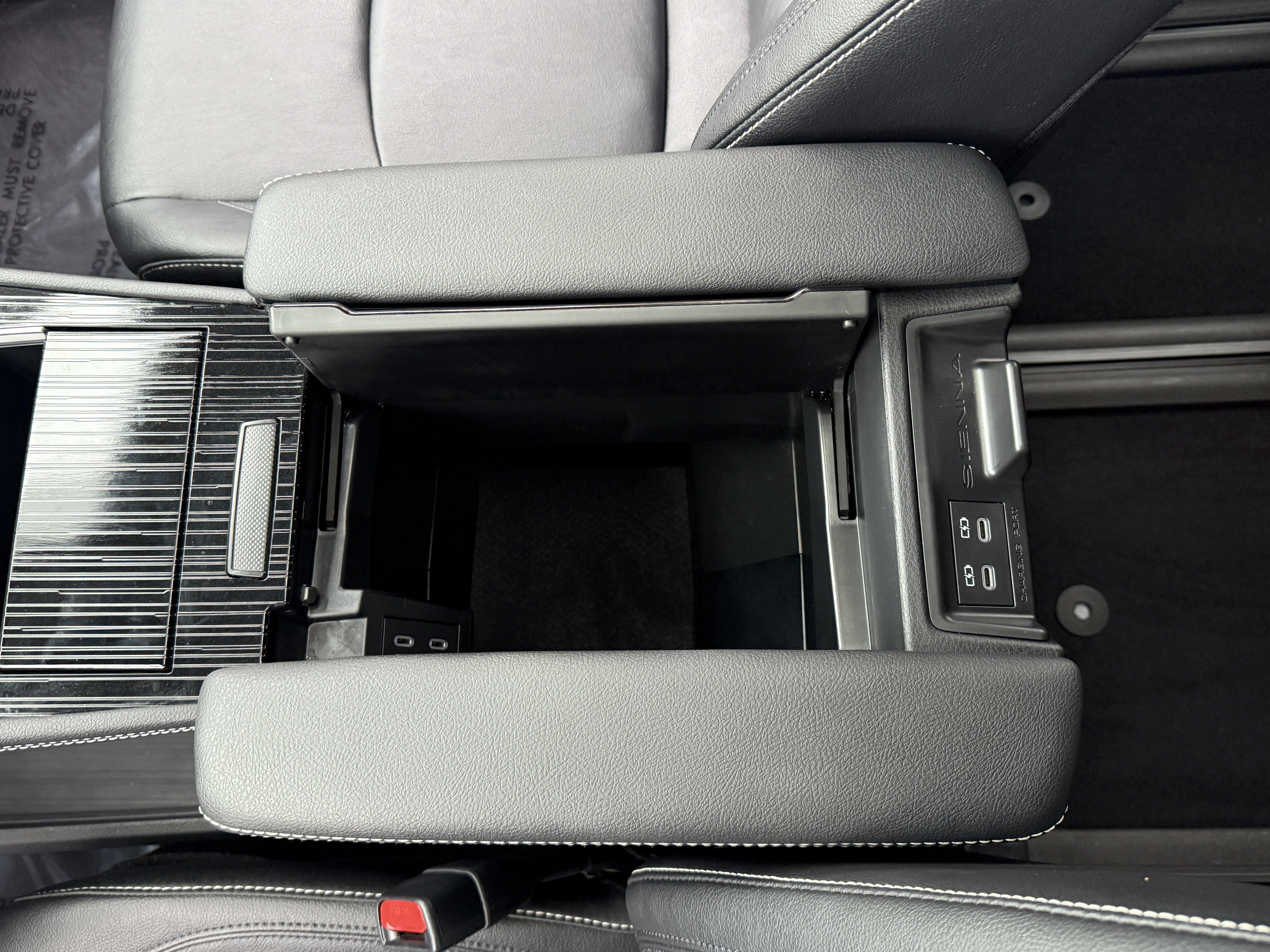 2025 Toyota Sienna XLE 8-Passenger