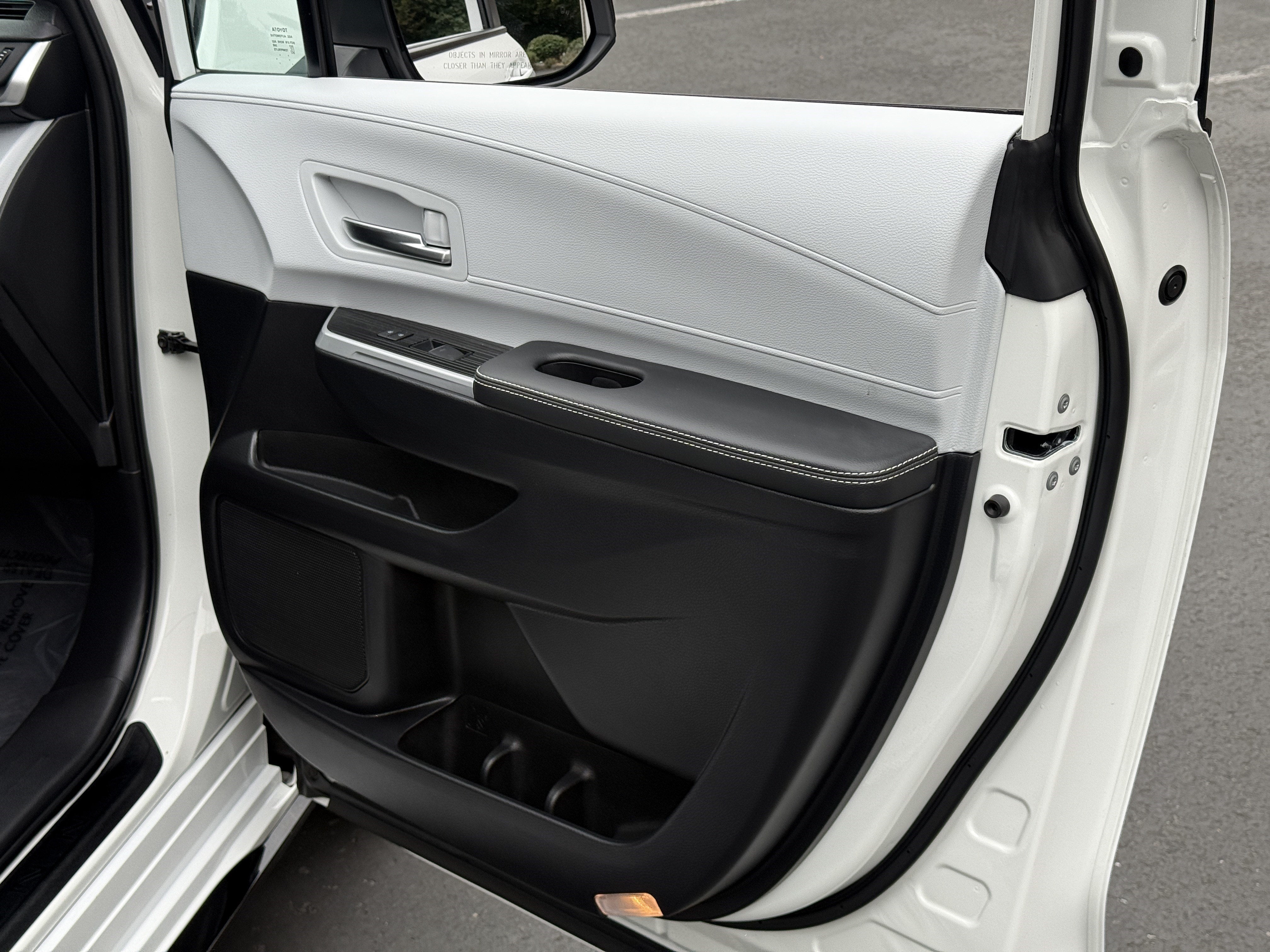 2025 Toyota Sienna XLE 8-Passenger