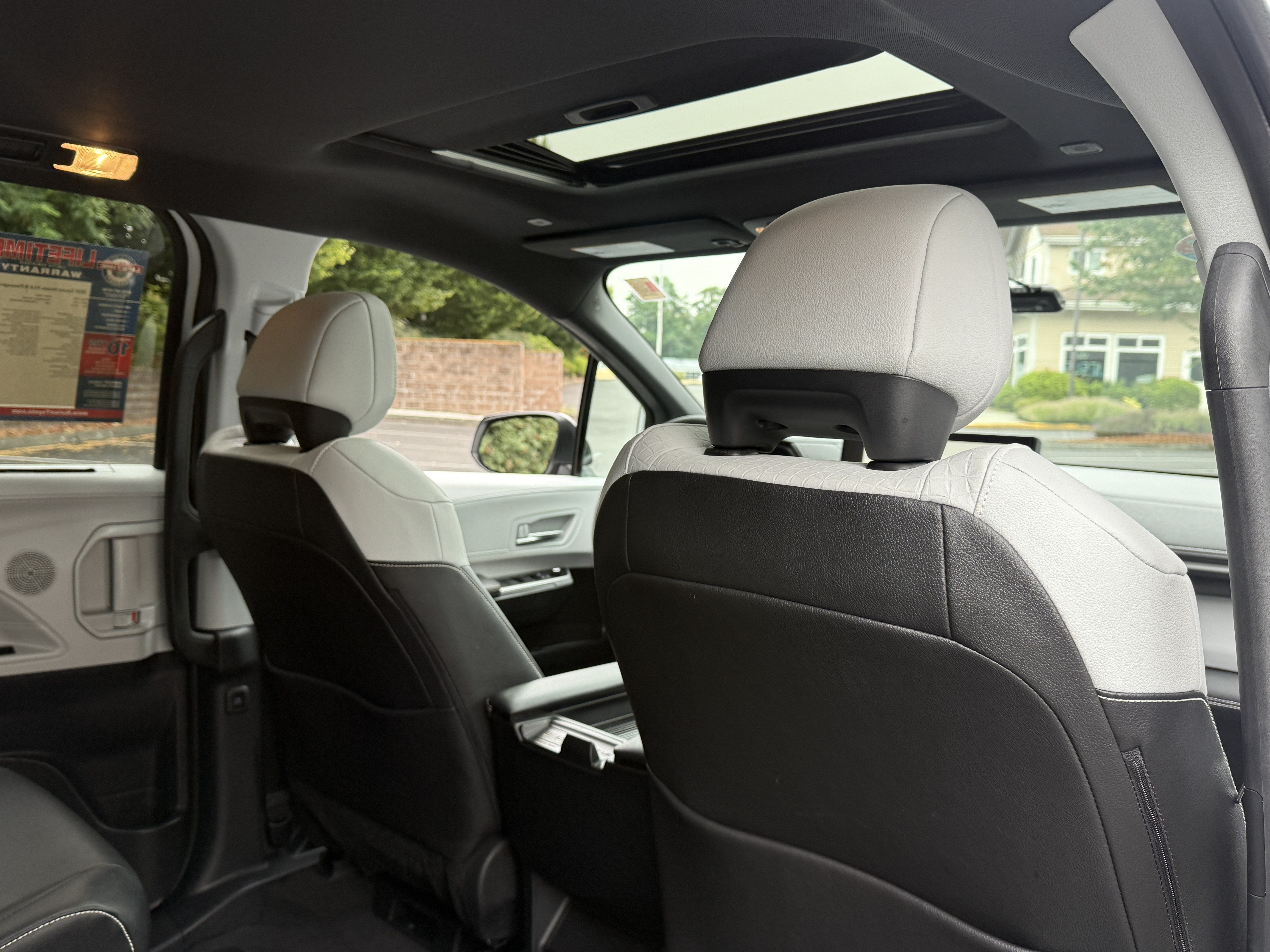 2025 Toyota Sienna XLE 8-Passenger