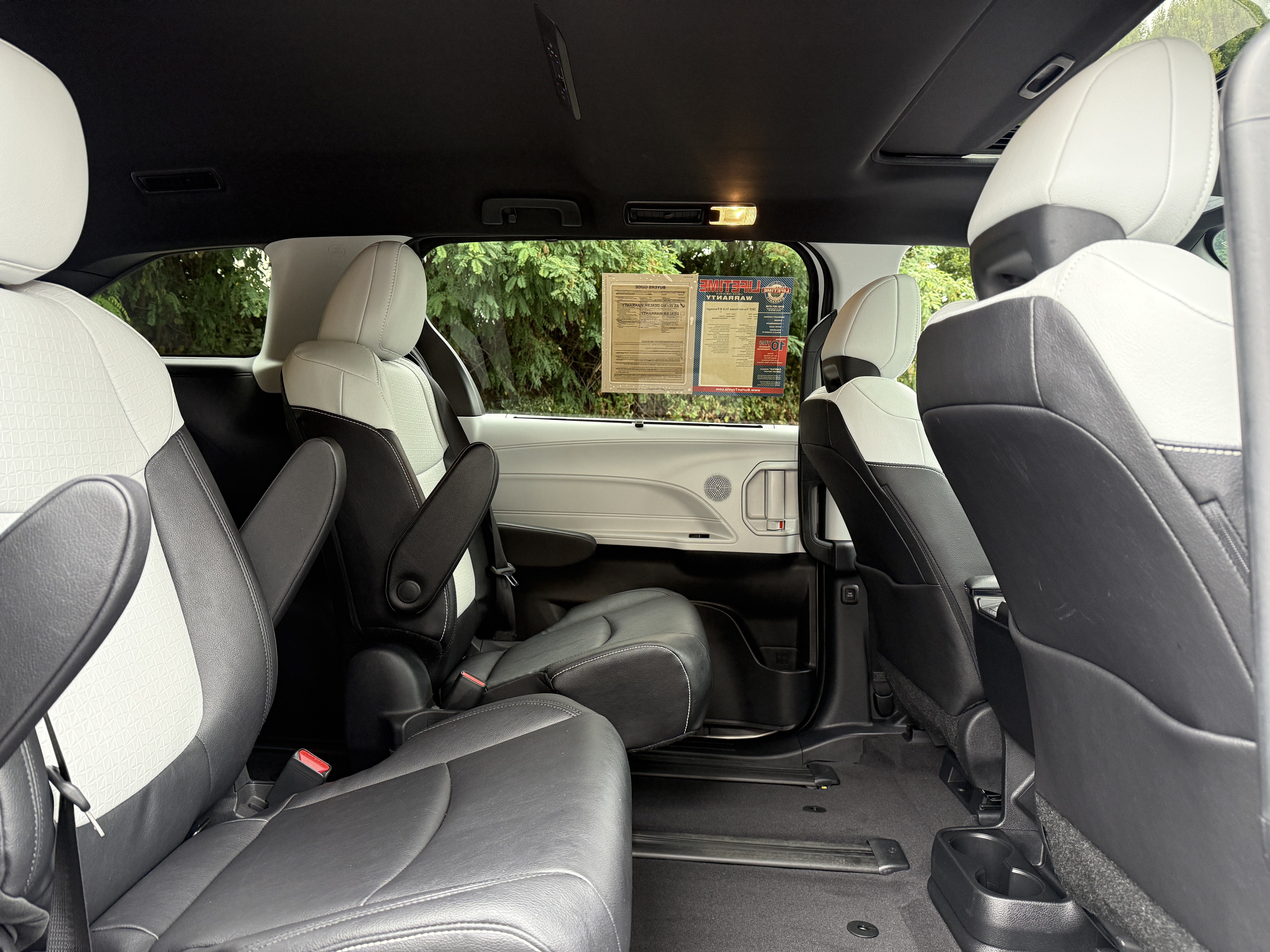 2025 Toyota Sienna XLE 8-Passenger