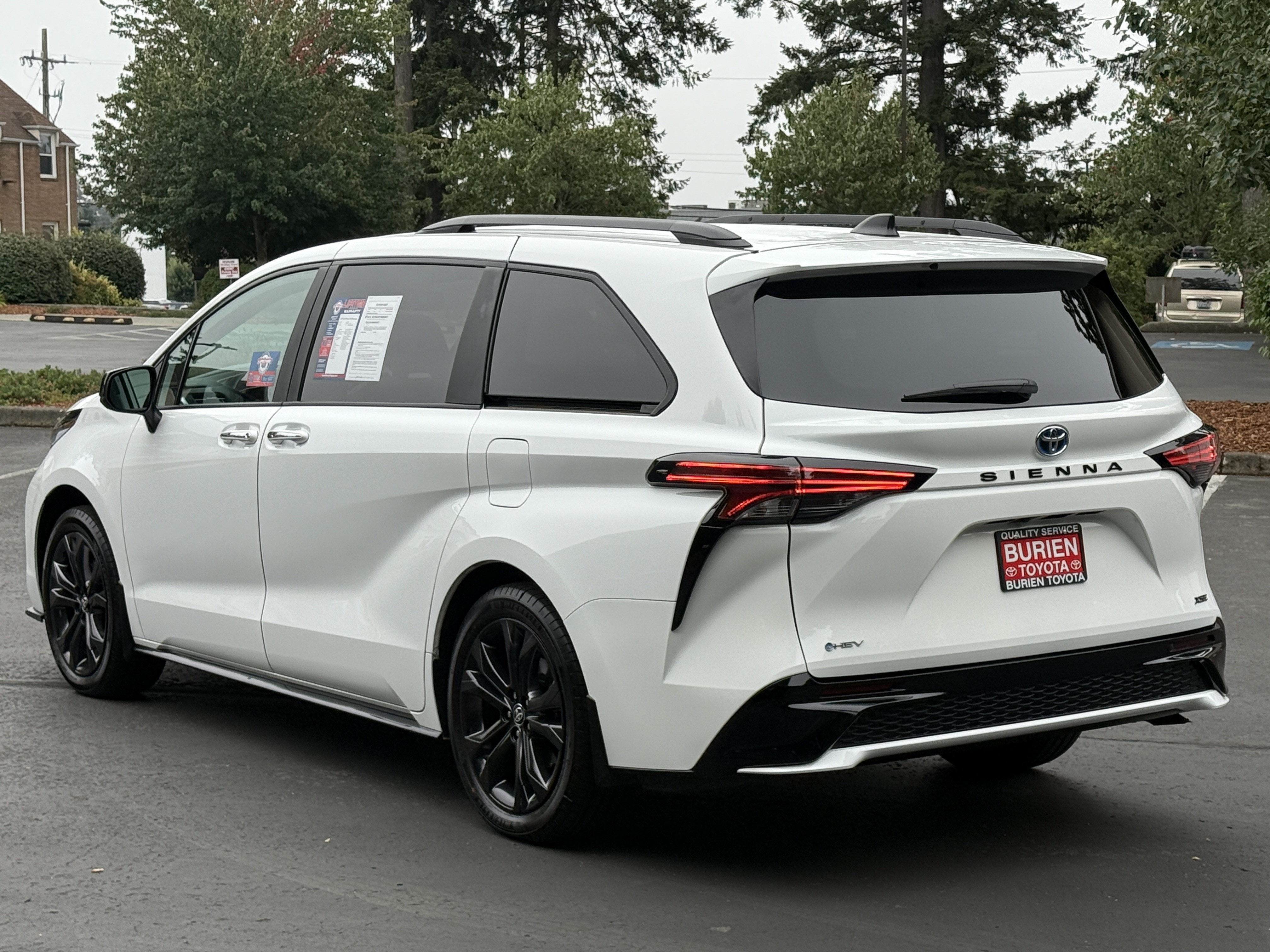 2025 Toyota Sienna XLE 8-Passenger