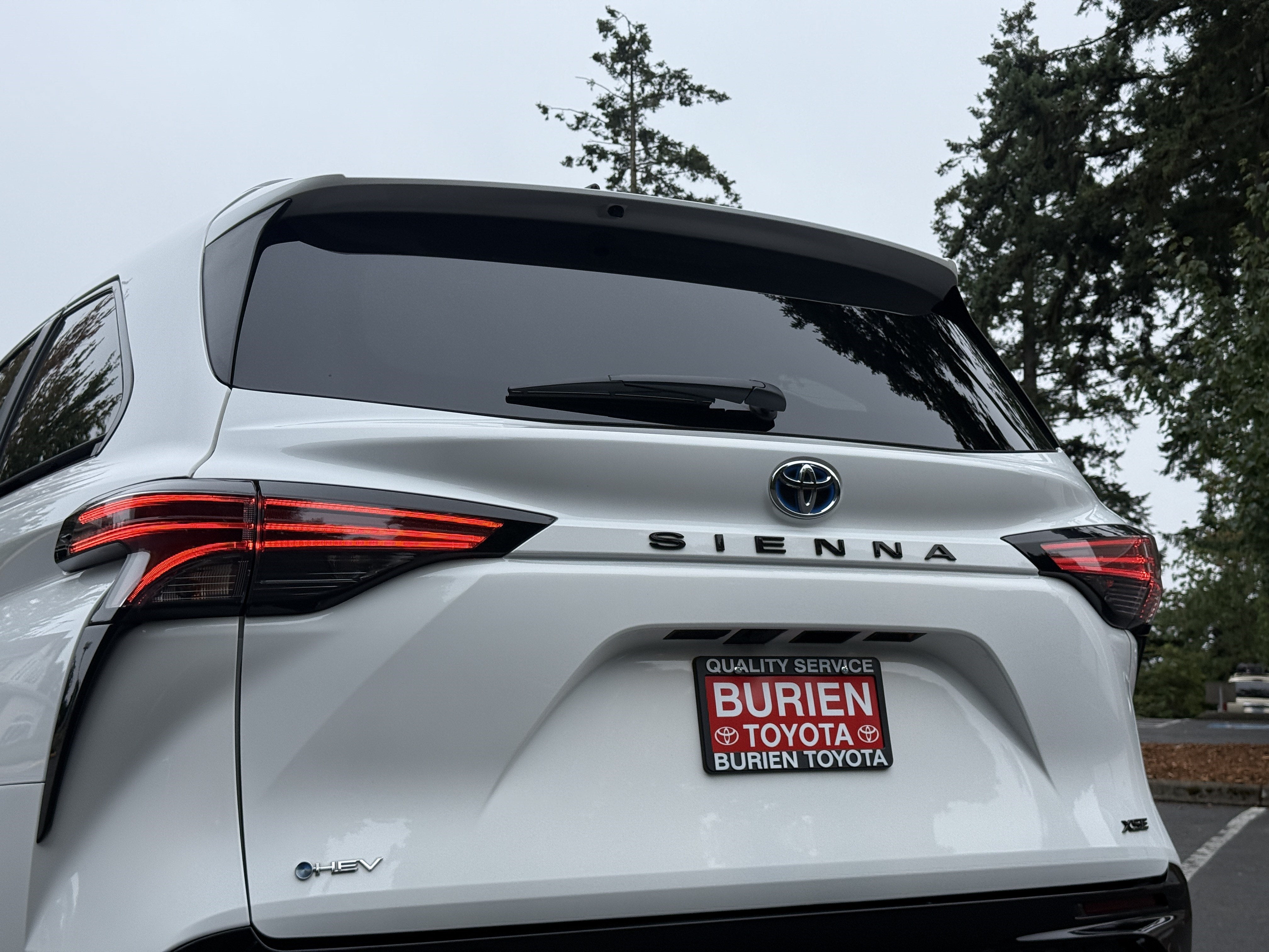 2025 Toyota Sienna XLE 8-Passenger
