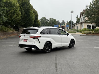 2025 Toyota Sienna XLE 8-Passenger