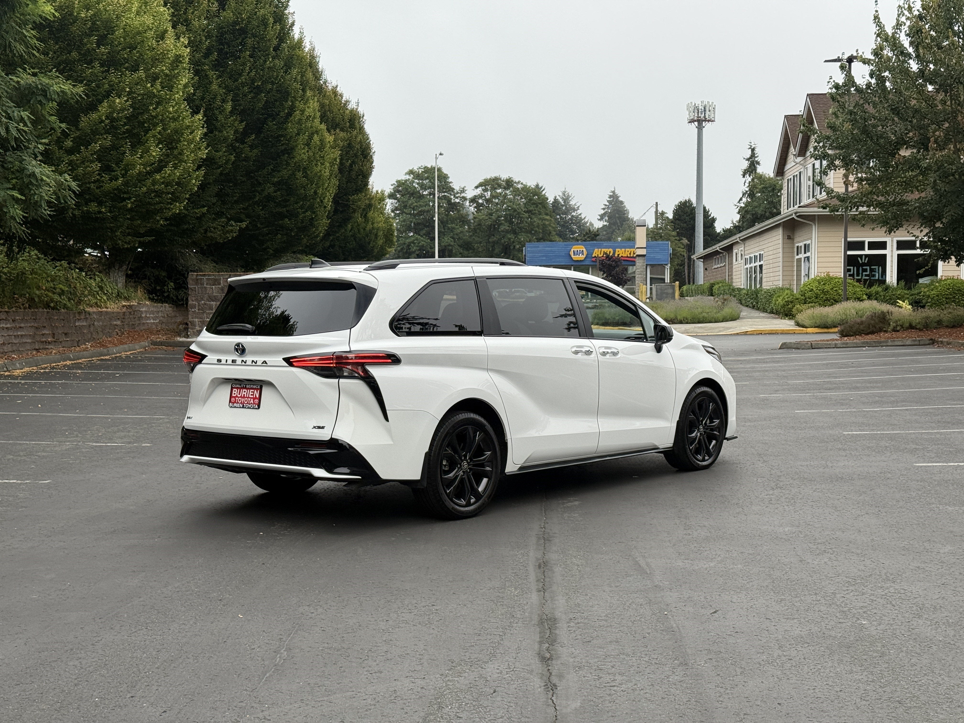 2025 Toyota Sienna XLE 8-Passenger