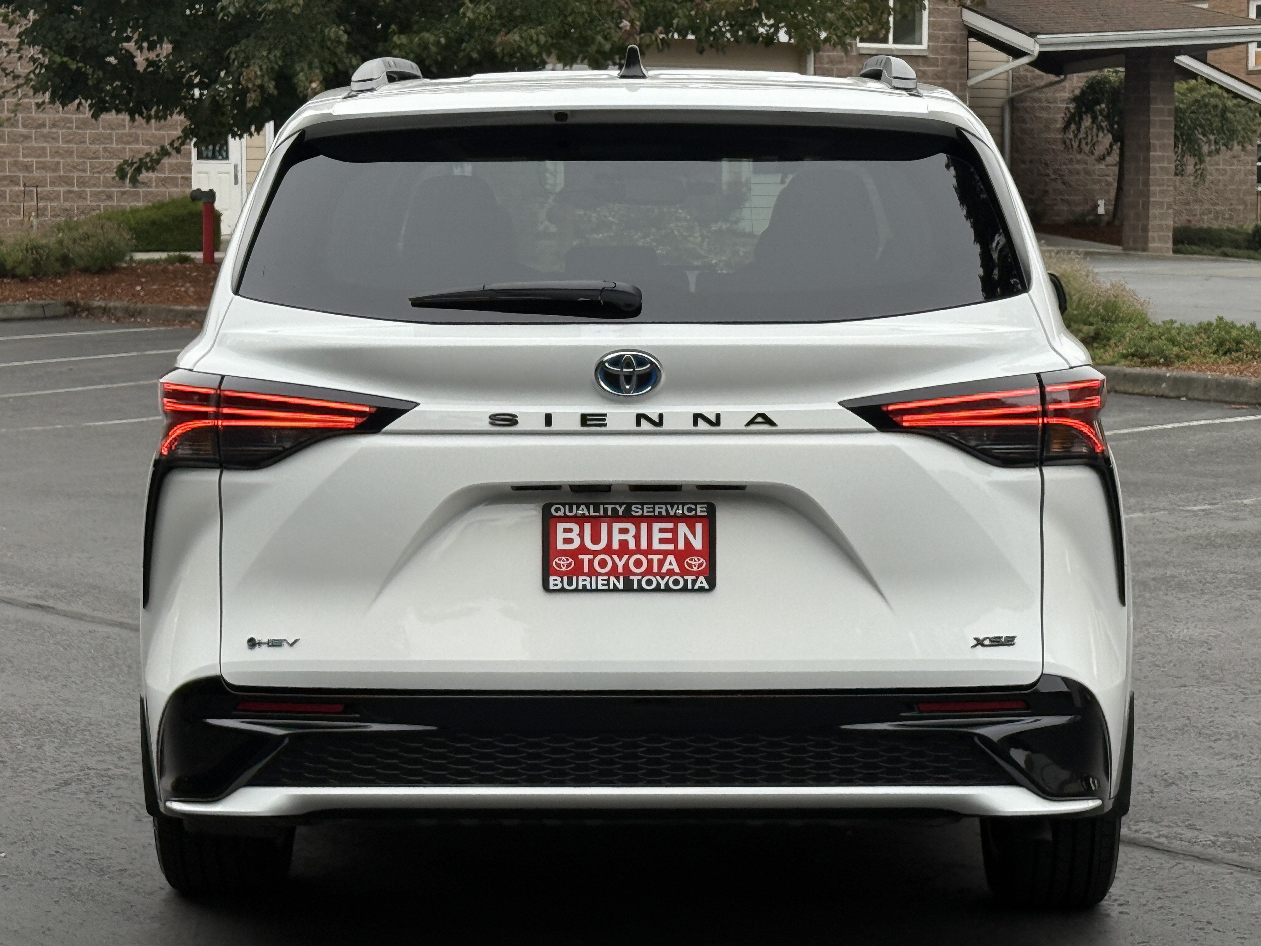 2025 Toyota Sienna XLE 8-Passenger