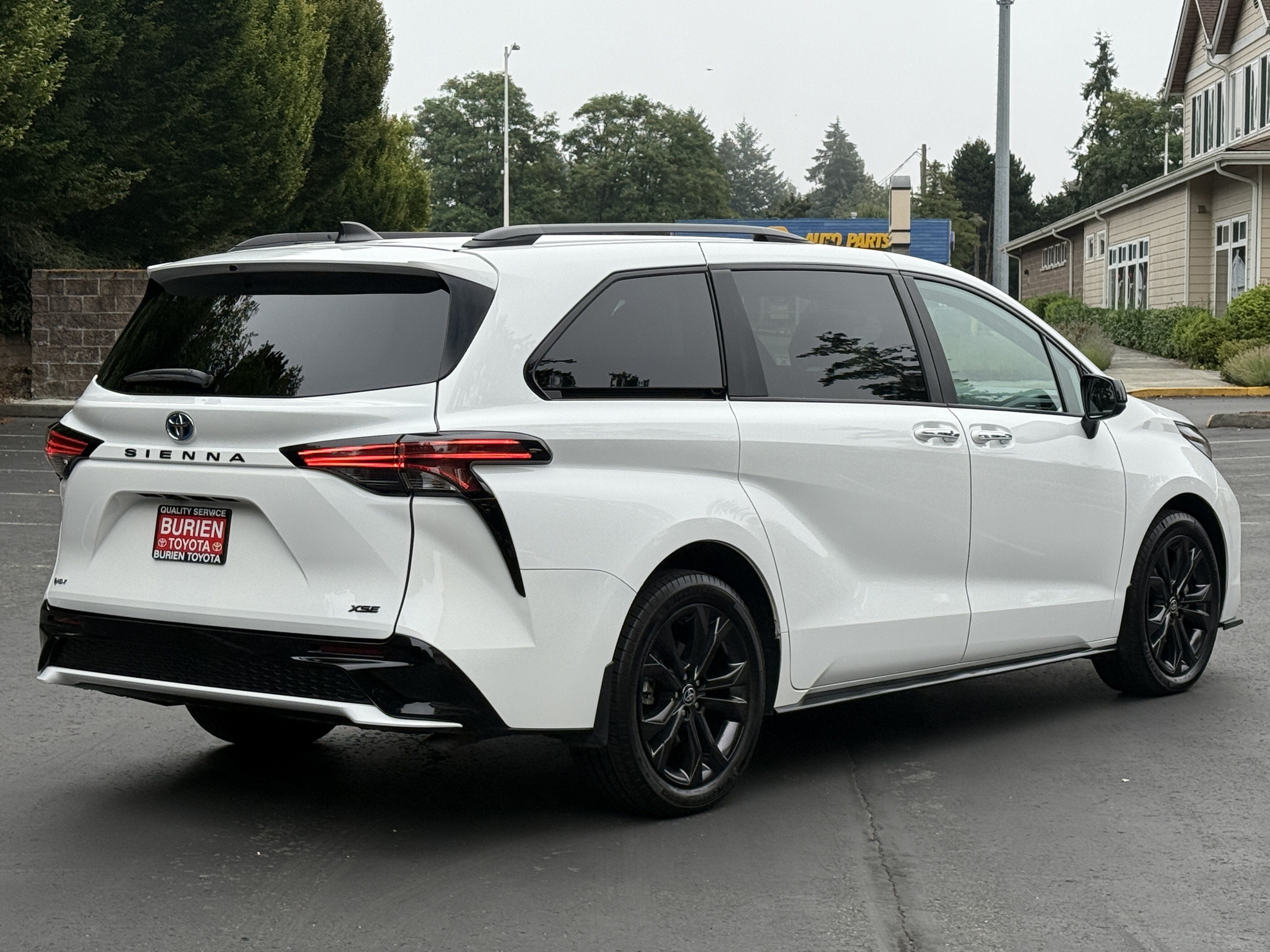 2025 Toyota Sienna XLE 8-Passenger