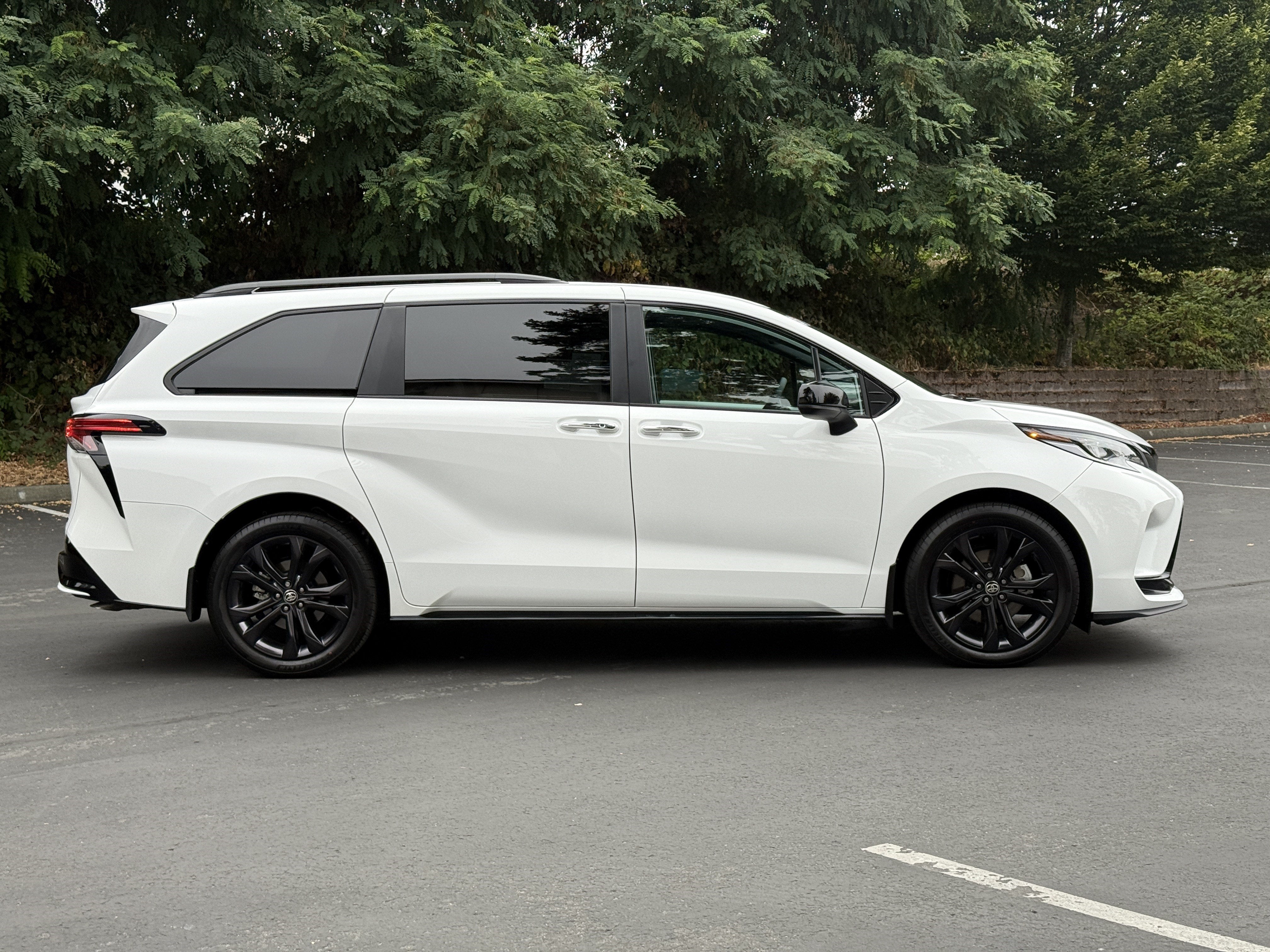 2025 Toyota Sienna XLE 8-Passenger