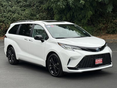 2025 Toyota Sienna XLE 8-Passenger