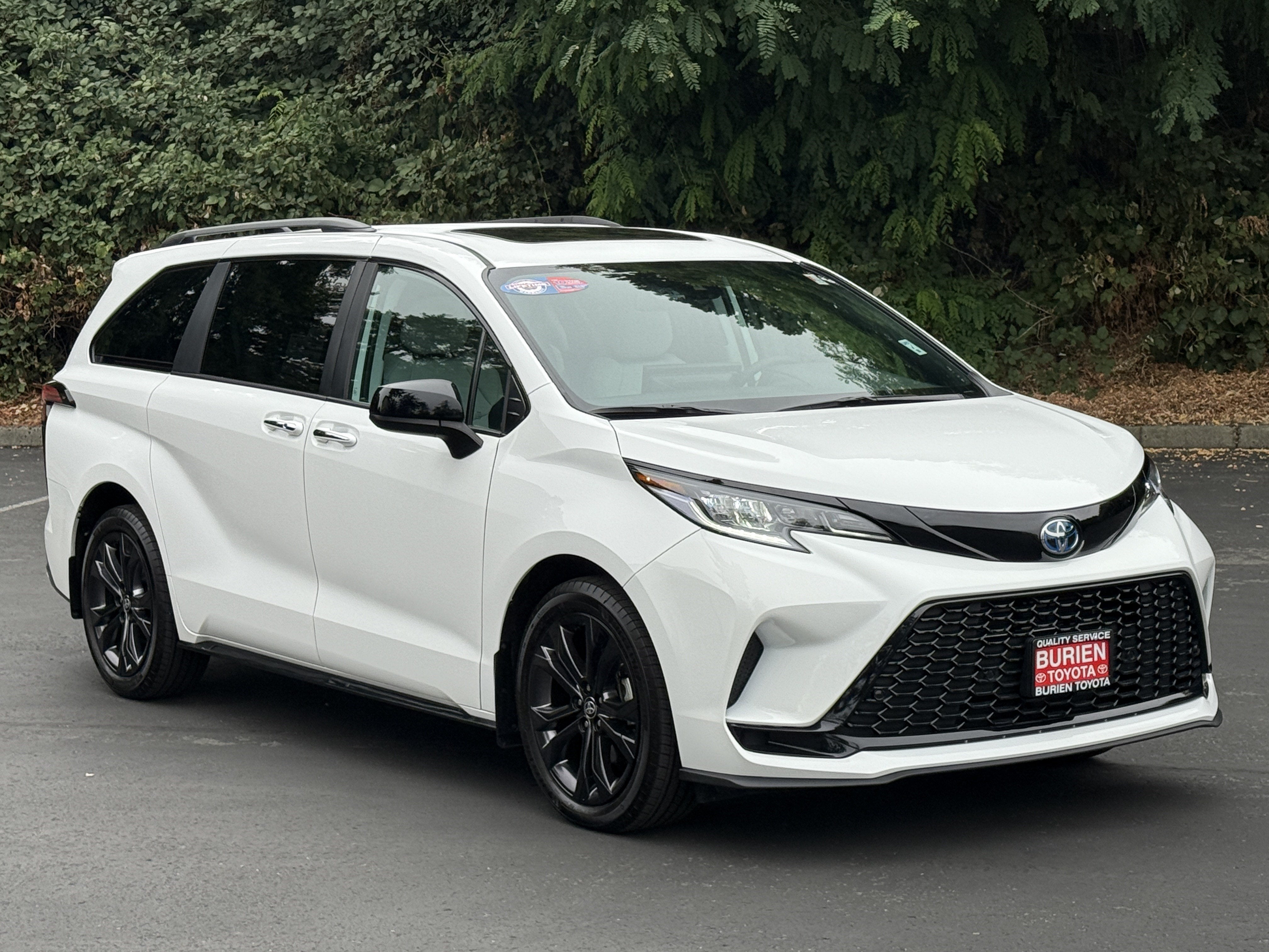 2025 Toyota Sienna XLE 8-Passenger