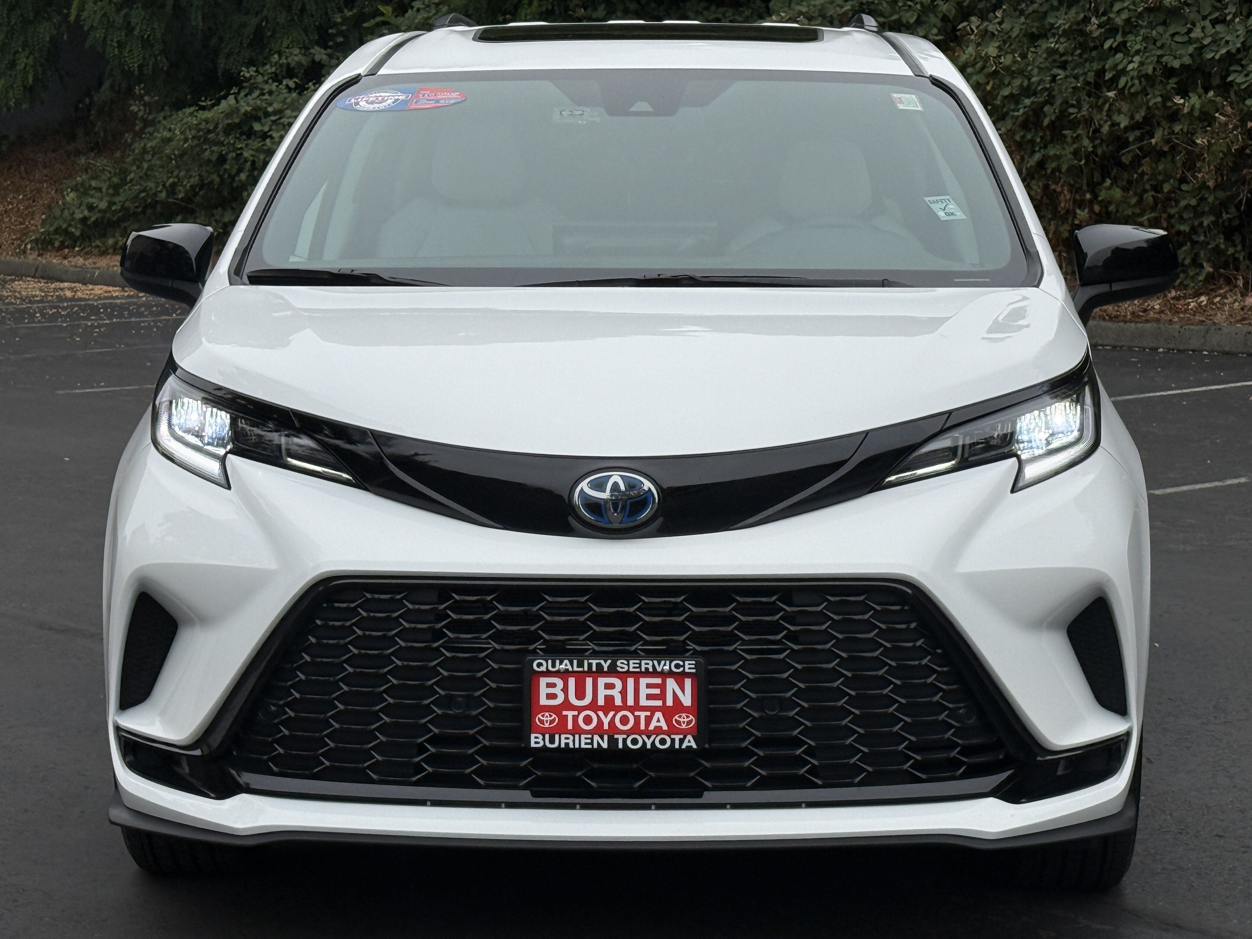 2025 Toyota Sienna XLE 8-Passenger