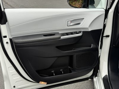 2025 Toyota Sienna XLE 8-Passenger