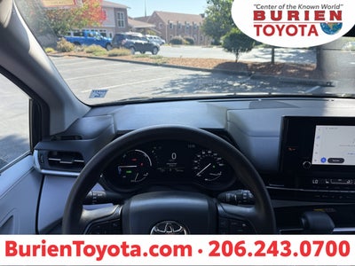 2025 Toyota Sienna LE