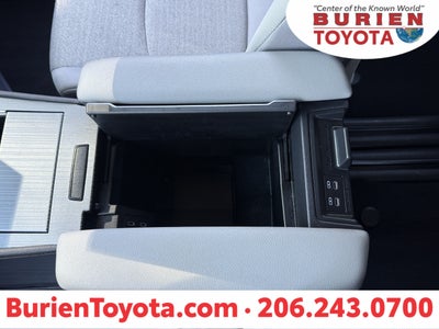 2025 Toyota Sienna LE