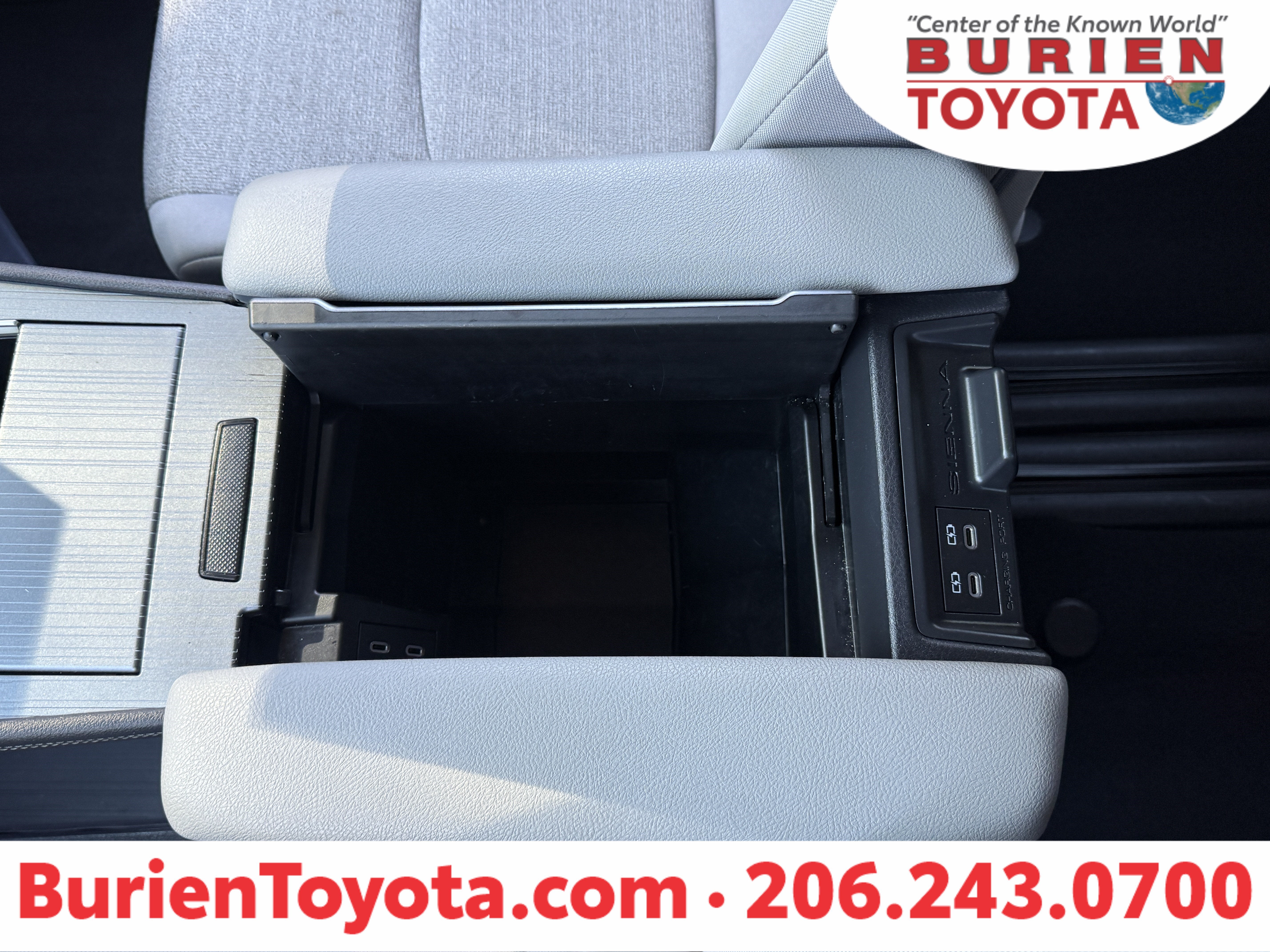 2025 Toyota Sienna LE