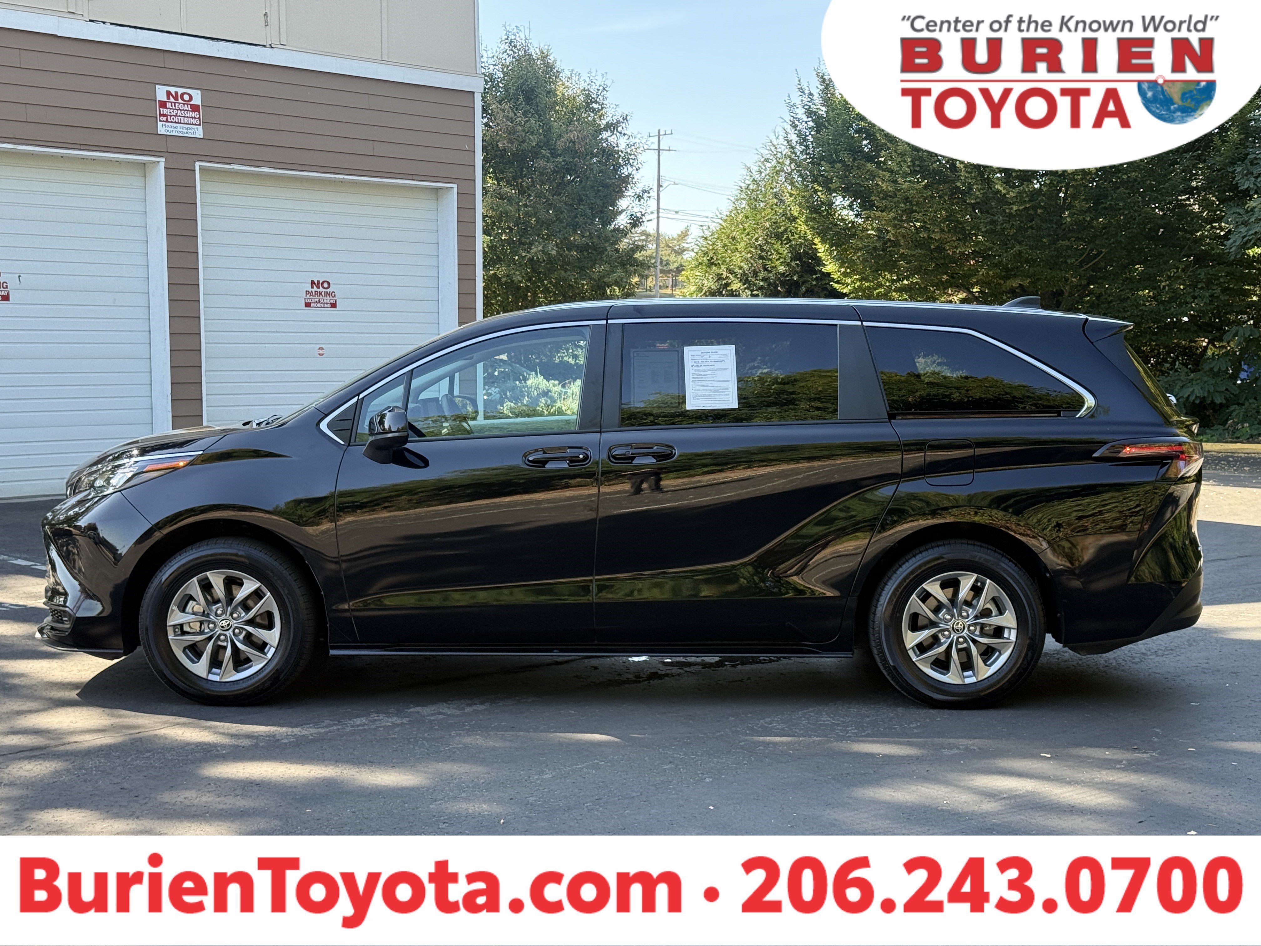 2025 Toyota Sienna LE