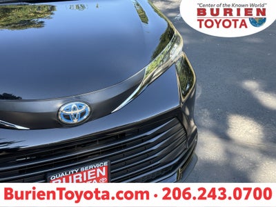 2025 Toyota Sienna LE