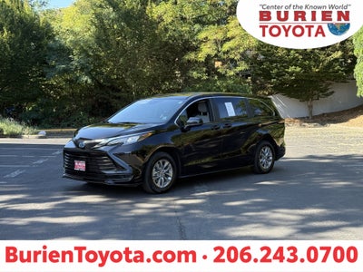 2025 Toyota Sienna LE