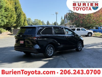 2025 Toyota Sienna LE