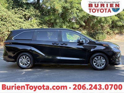 2025 Toyota Sienna LE