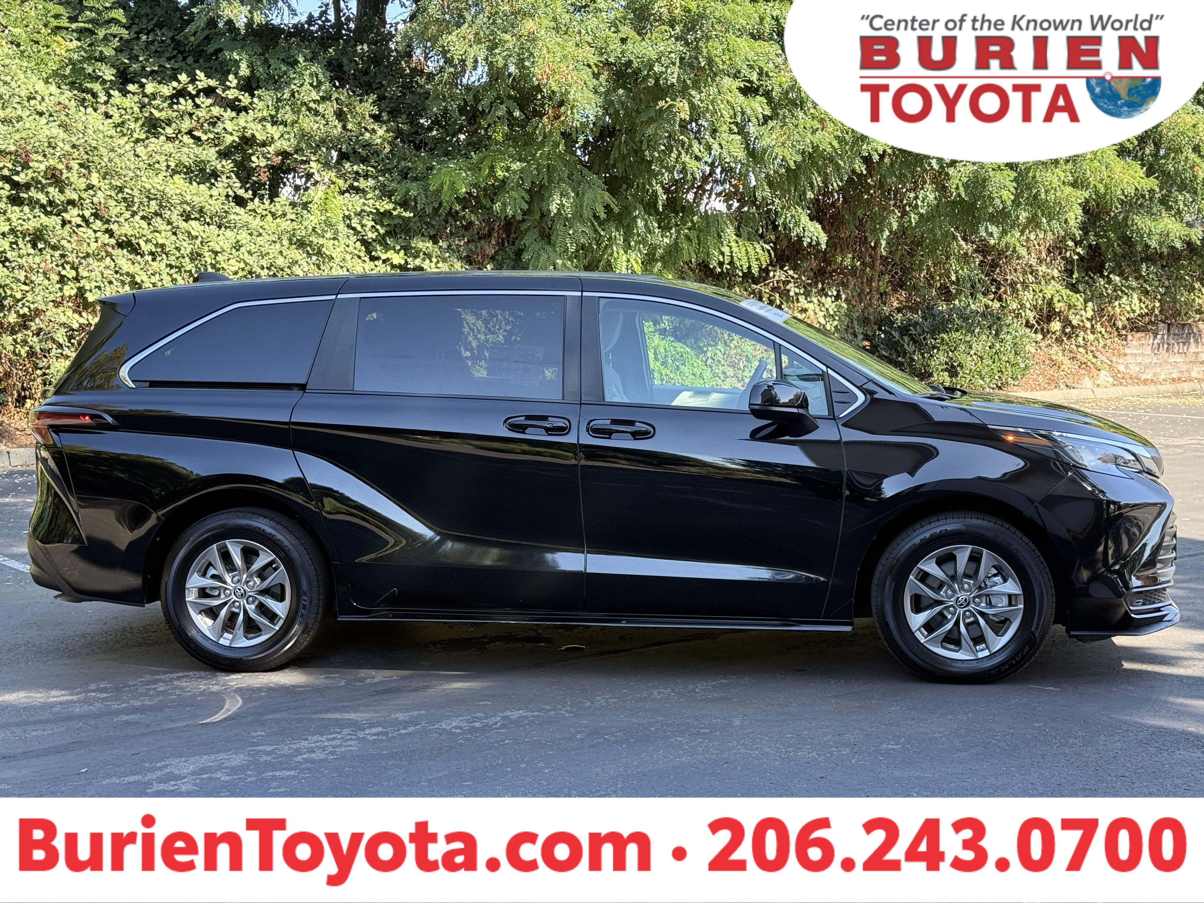 2025 Toyota Sienna LE