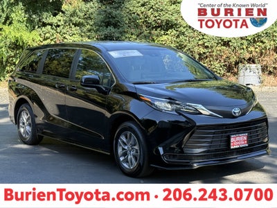 2025 Toyota Sienna LE