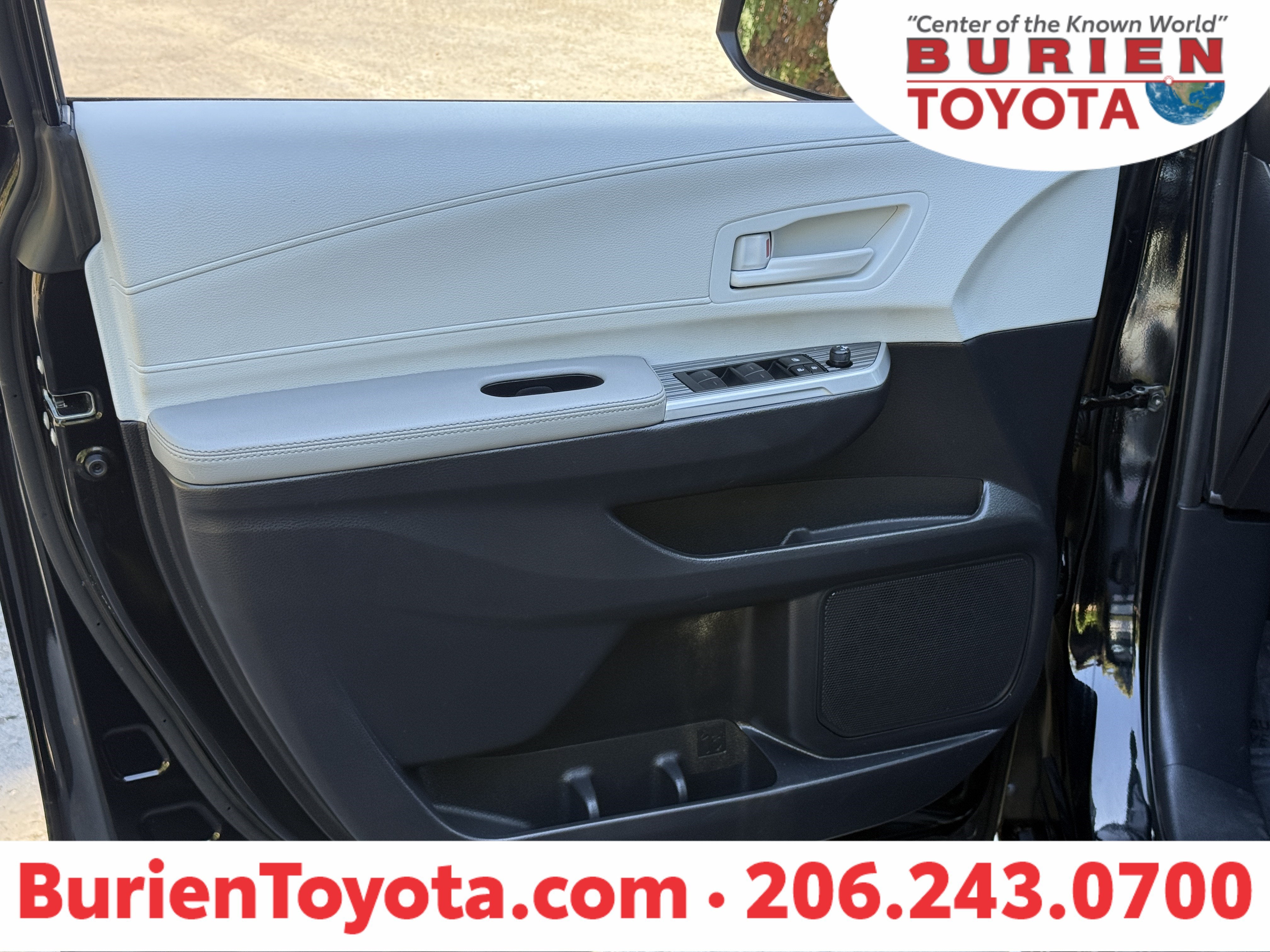 2025 Toyota Sienna LE