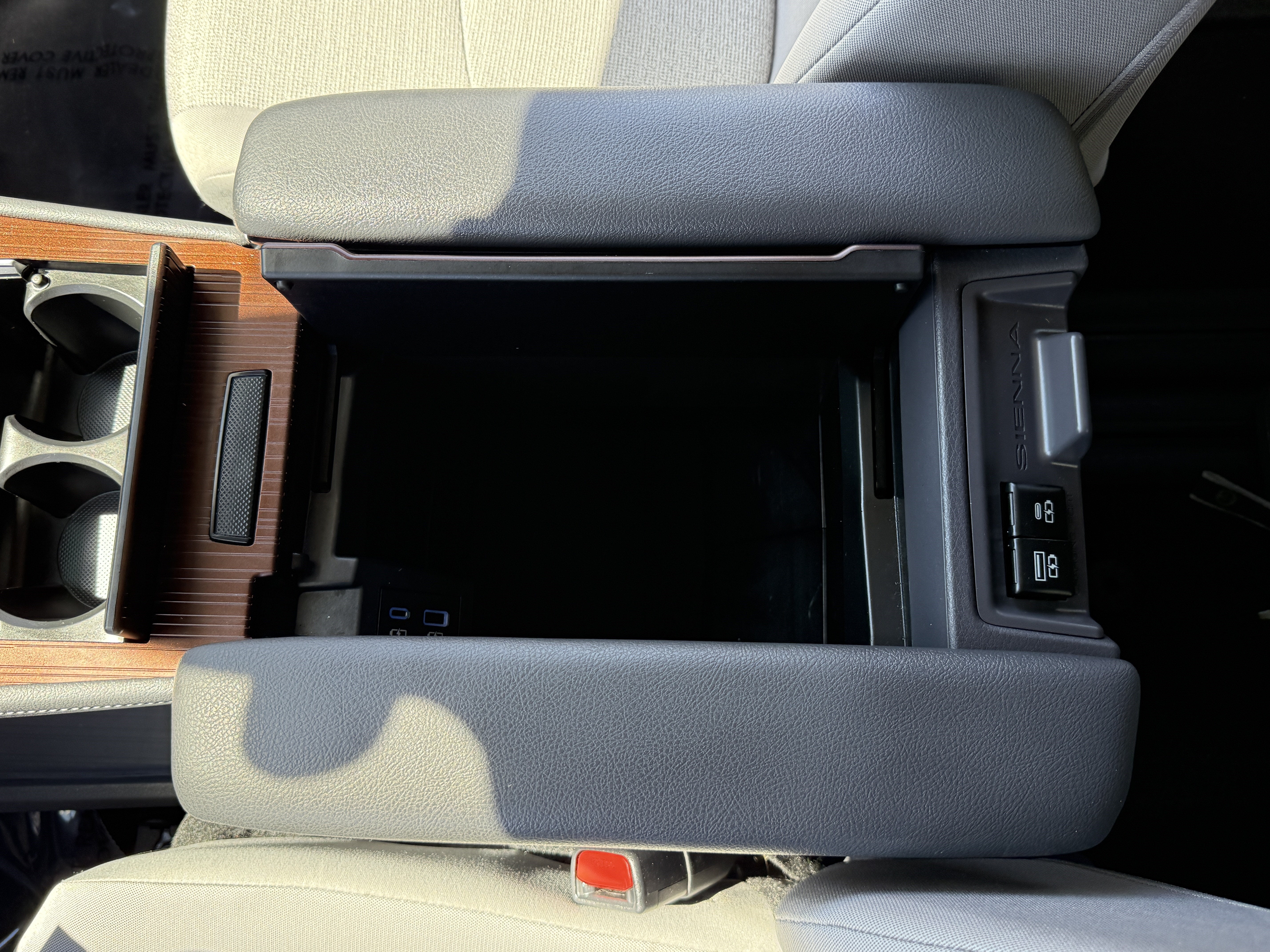 2021 Toyota Sienna LE 8-Passenger