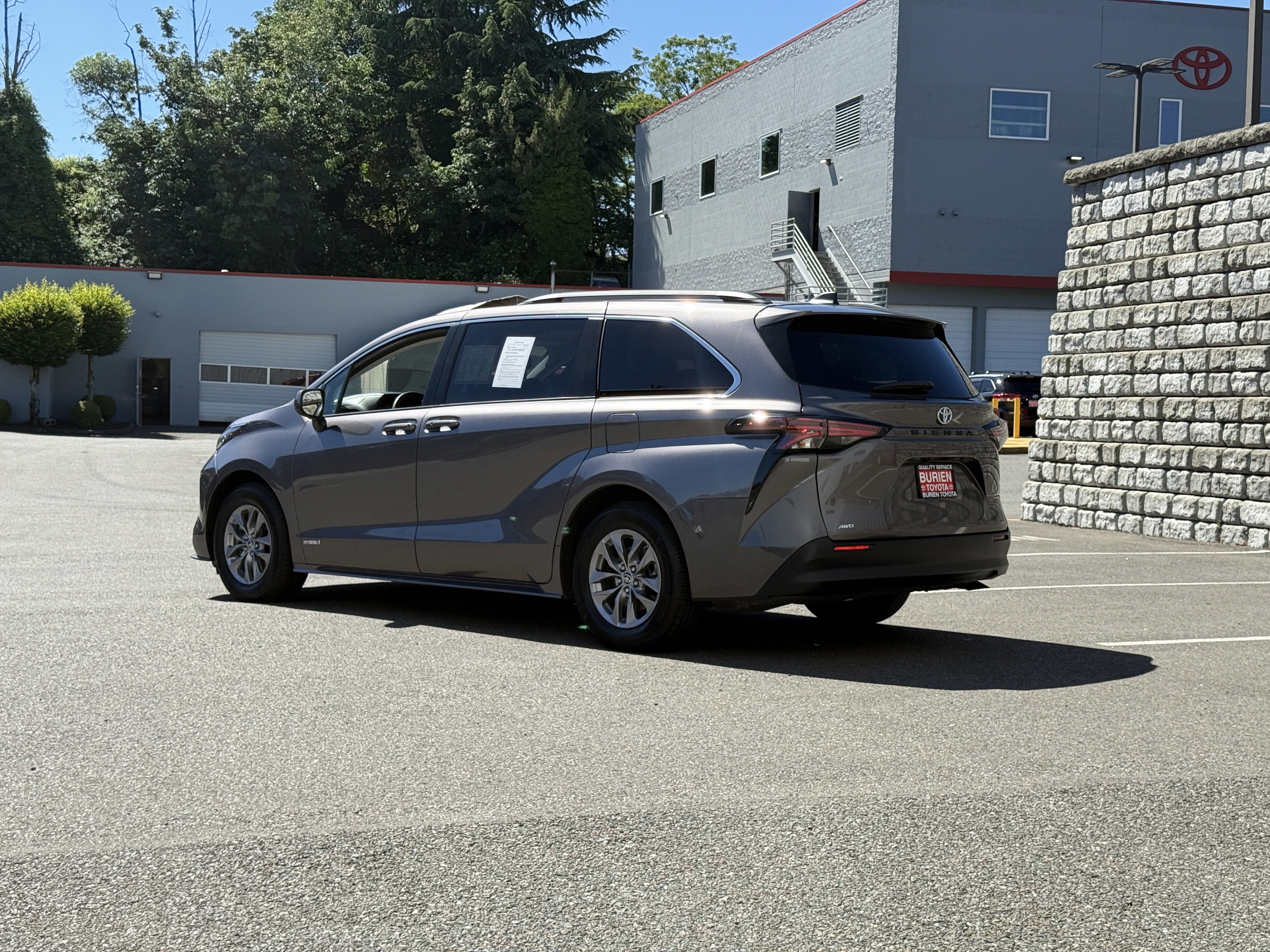 2021 Toyota Sienna LE 8-Passenger