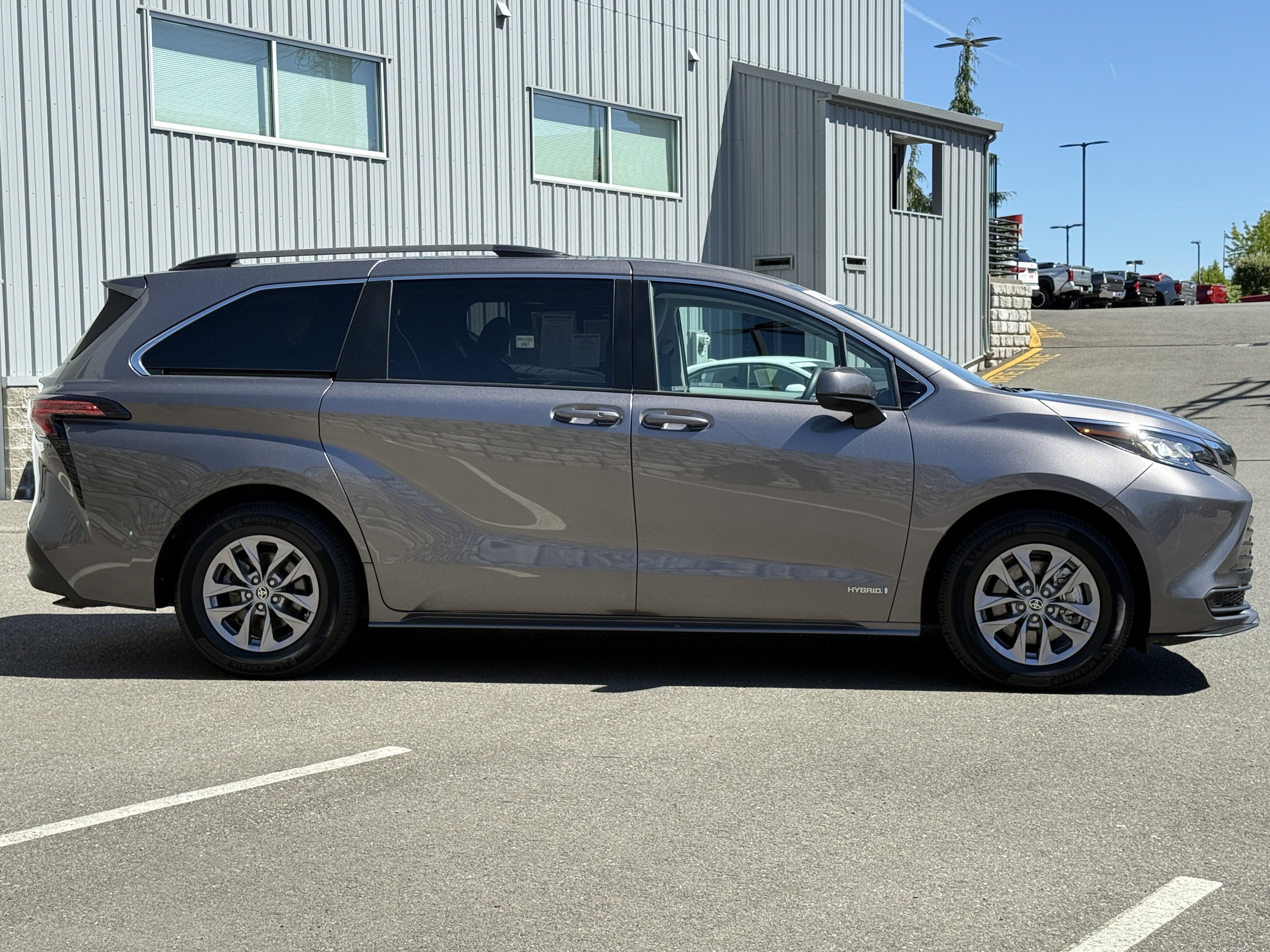 2021 Toyota Sienna LE 8-Passenger