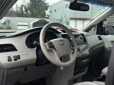 2014 Toyota Sienna XLE 8-Passenger
