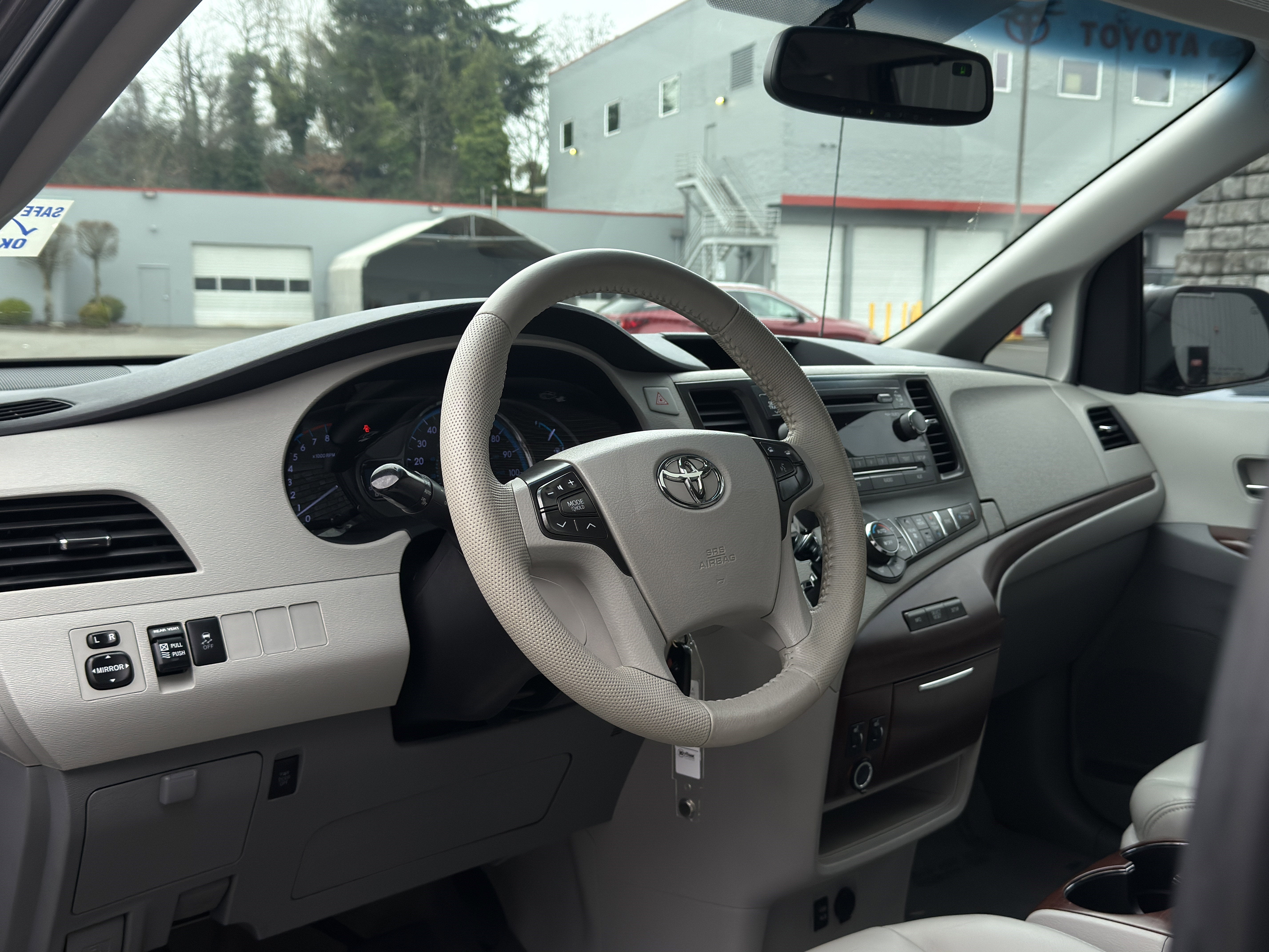 2014 Toyota Sienna XLE 8-Passenger