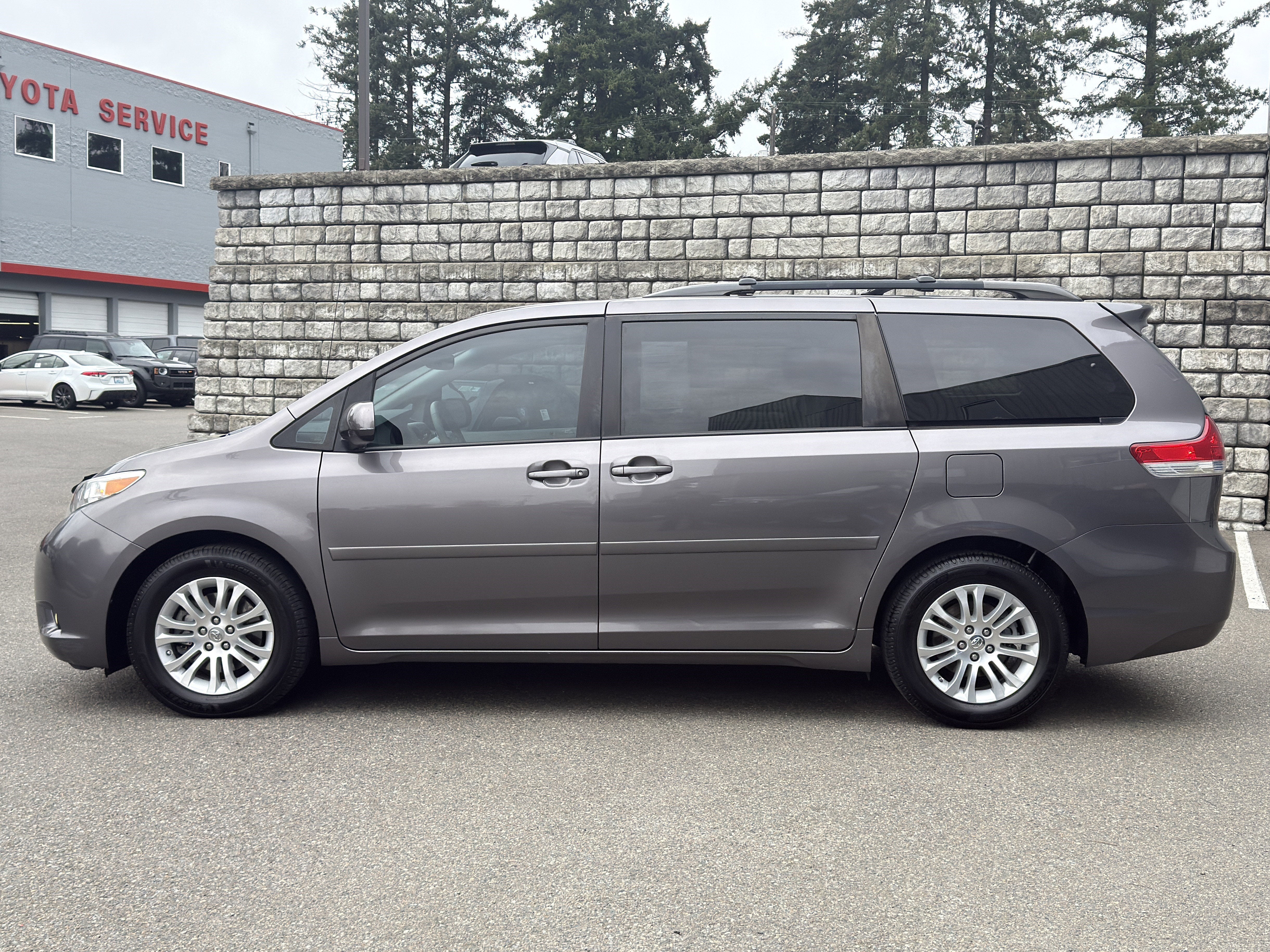2014 Toyota Sienna XLE 8-Passenger