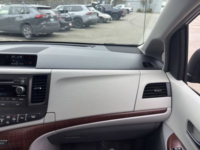 2014 Toyota Sienna XLE 8-Passenger